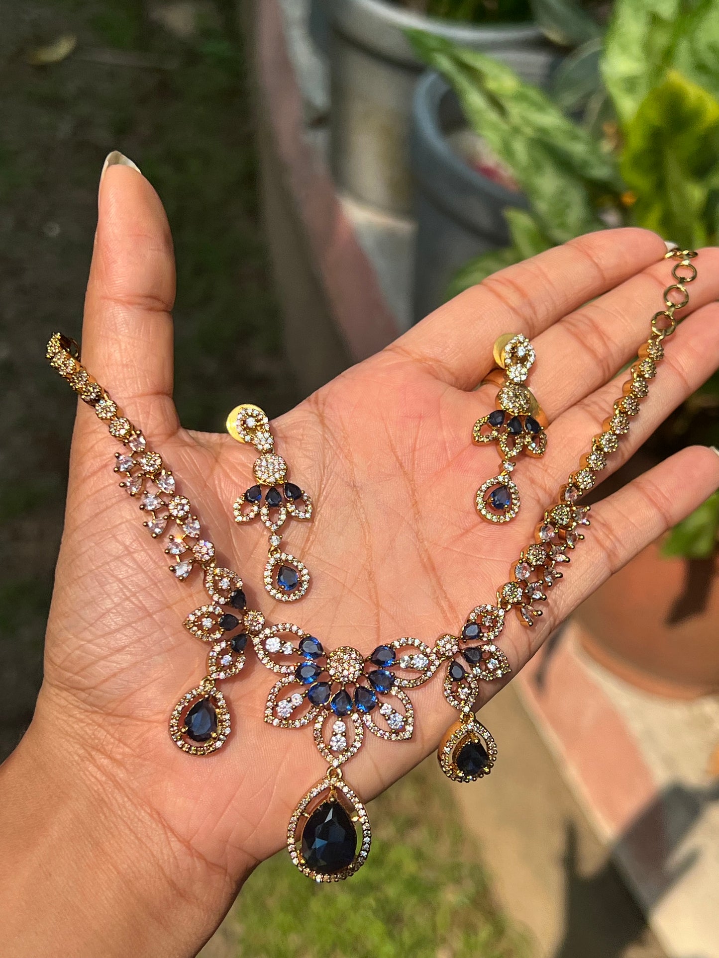 Premium floral ad stylish trending necklace product code 1086