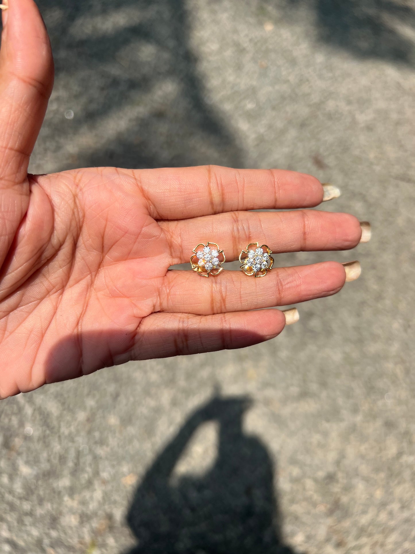 Premium diamond finish floral stud product code E111