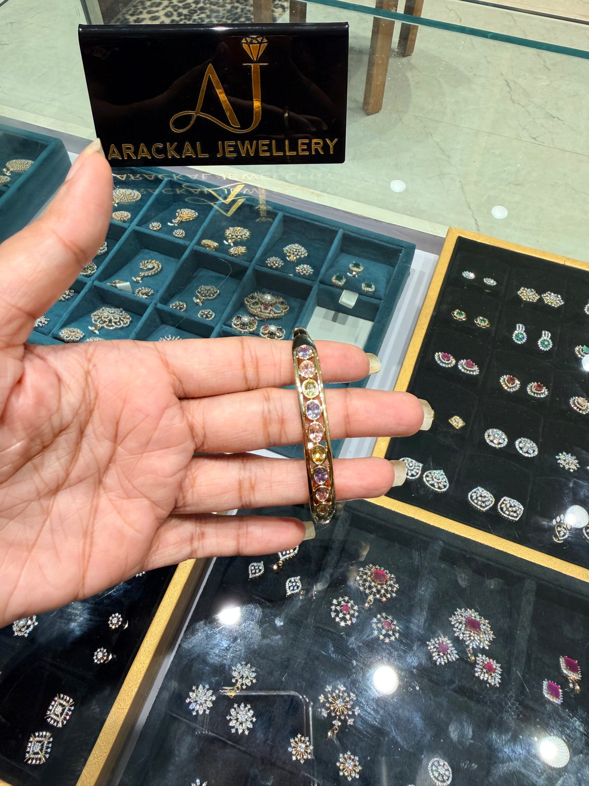 Premium anti tarnish openable stone bracelet product code B250