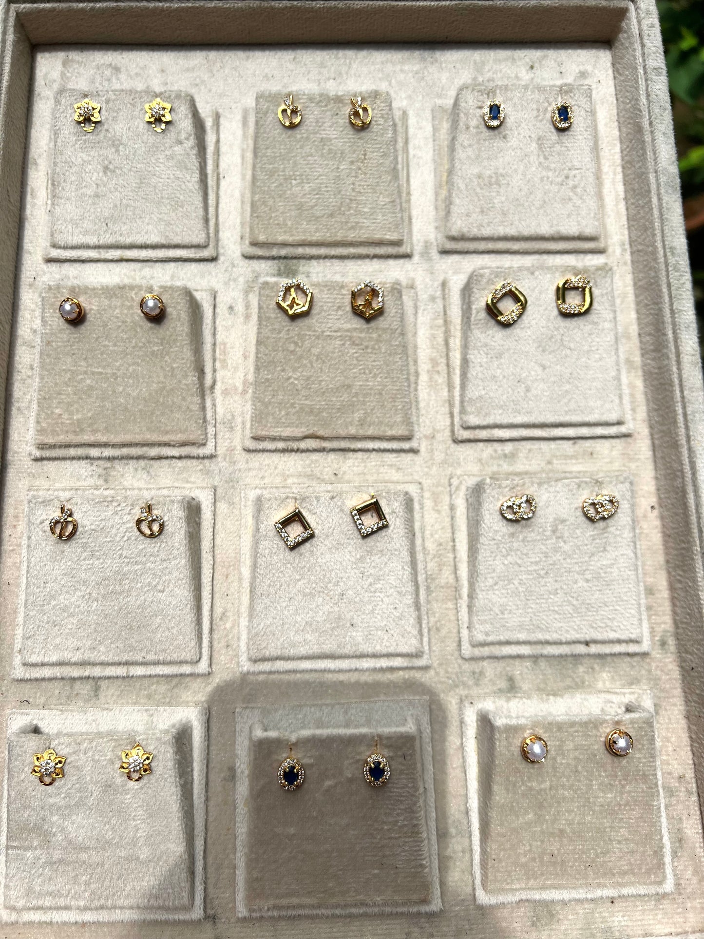 Daily wear gold plated (screw type back )stud product code E16