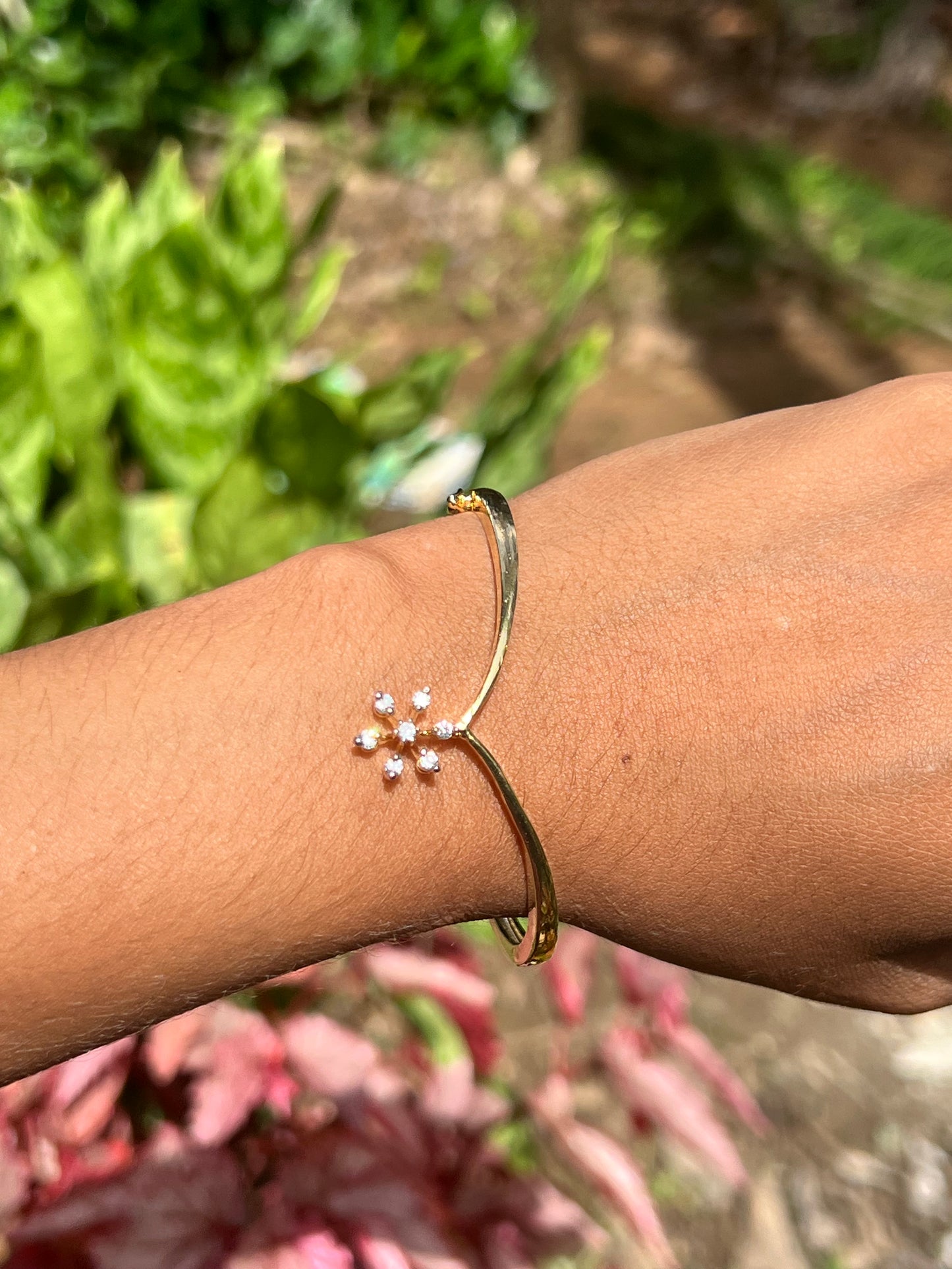 Premium diamond finish Cz openable bracelet product code B09