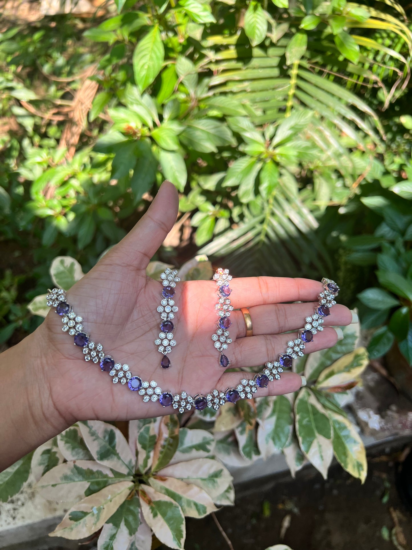 Premium silver finish floral ad necklace product code 931