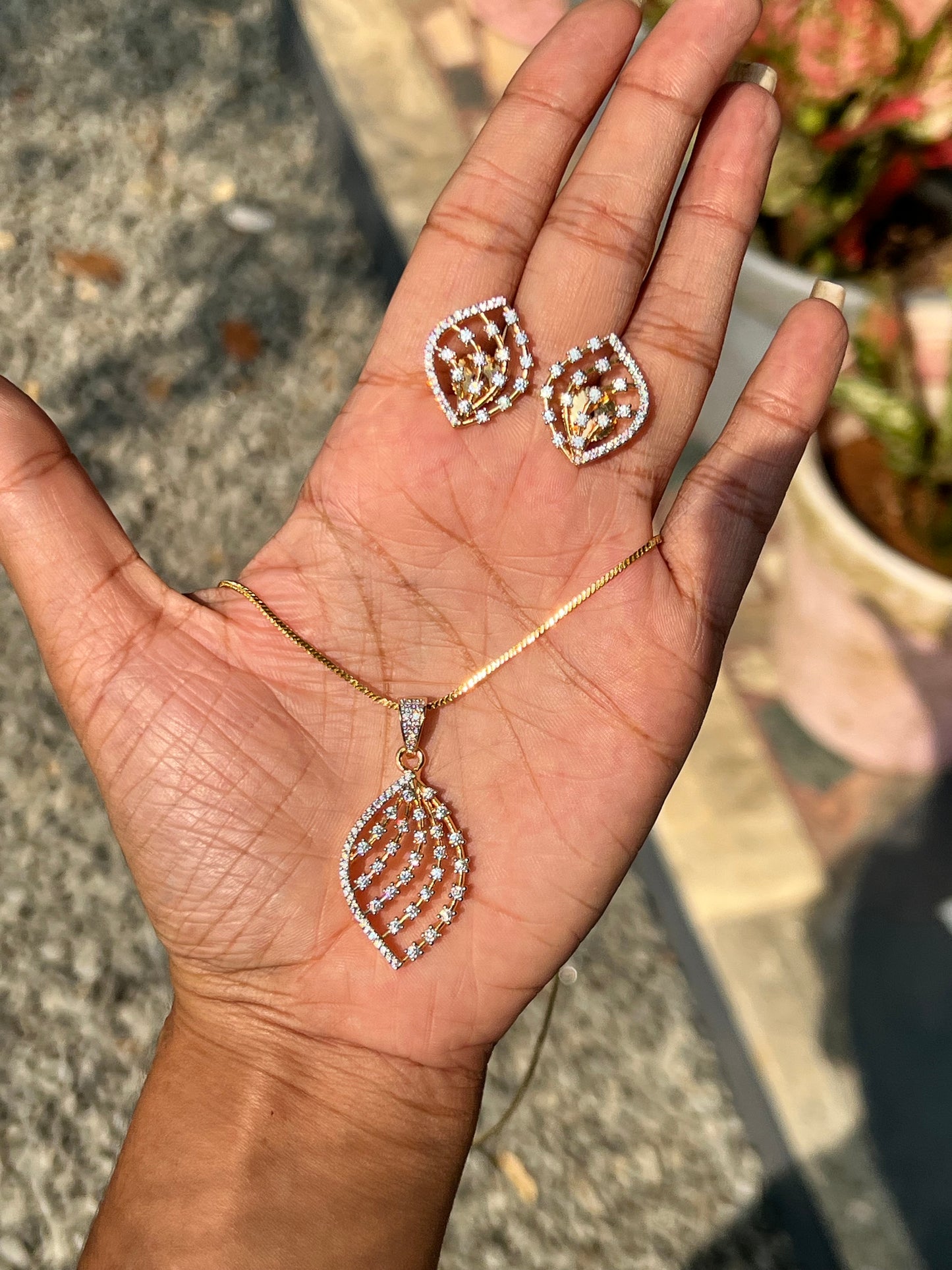 Premium diamond finish pendant chain set product code D69