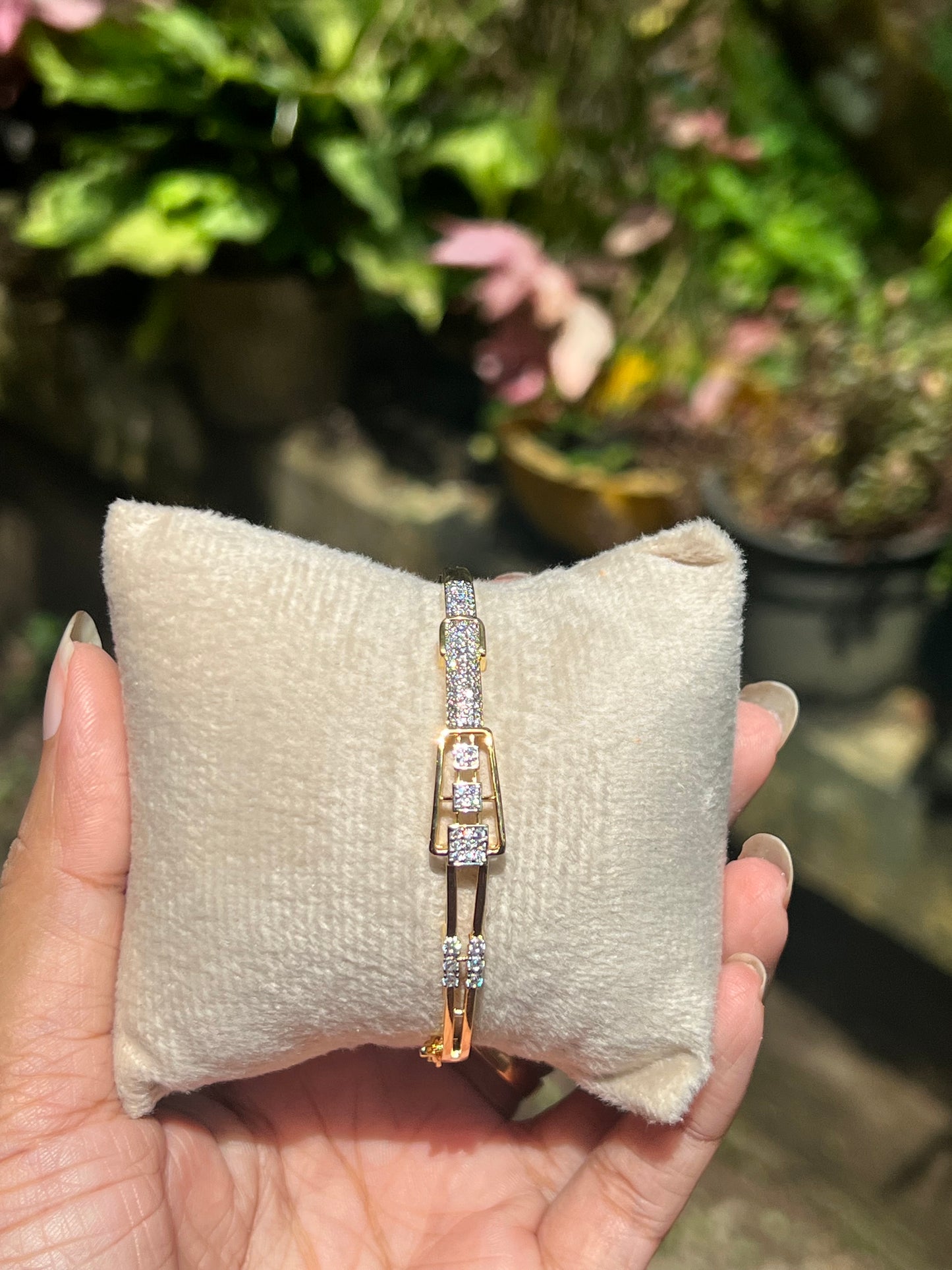 Premium diamond finish openable bracelet product code B26