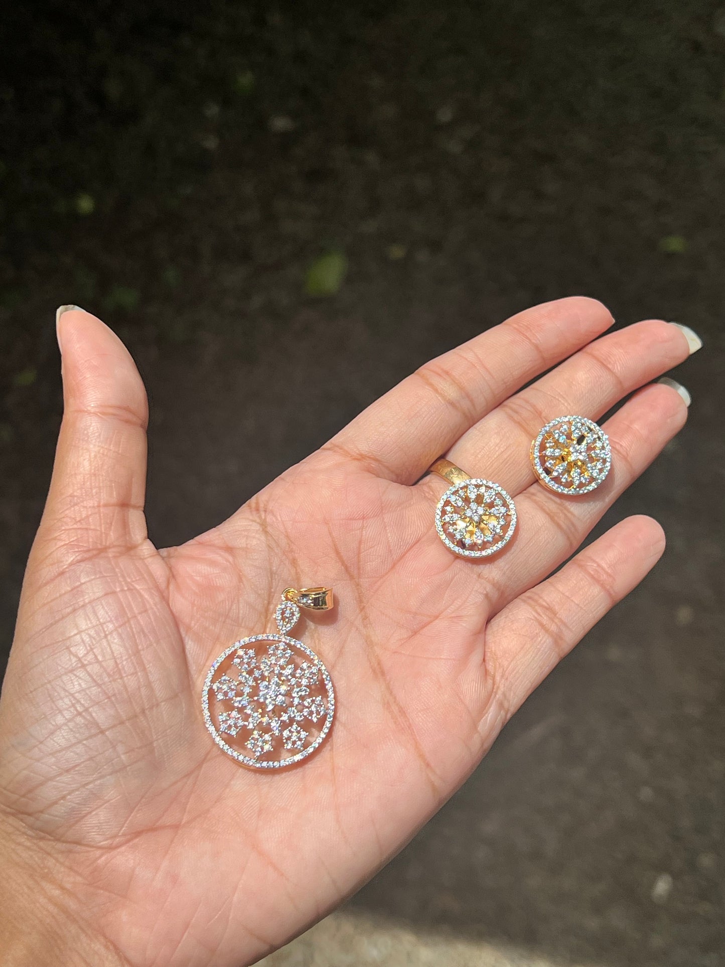 Premium diamond finish pendant set product code D04