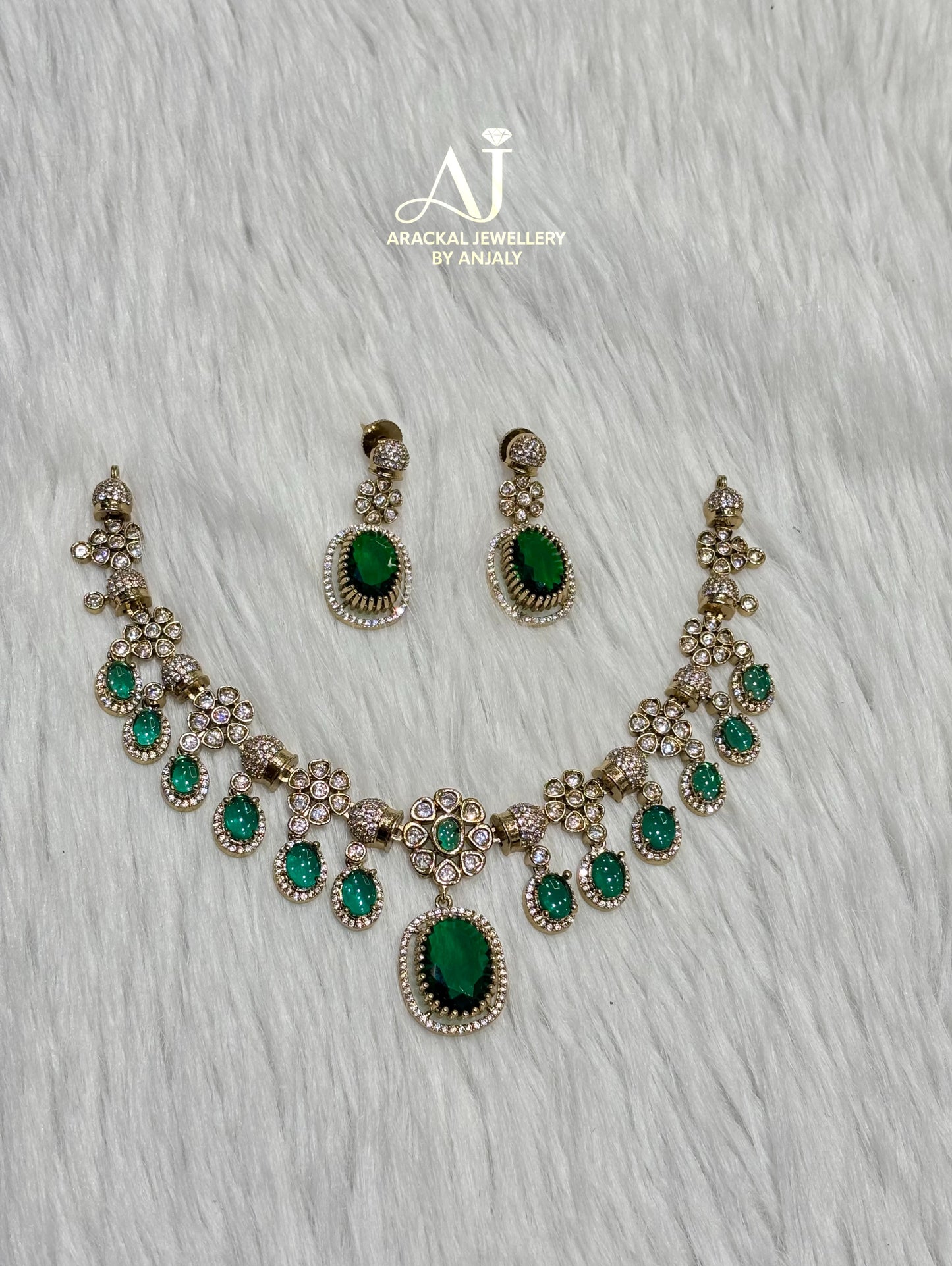 Premium Victorian polish ad necklace product code 374