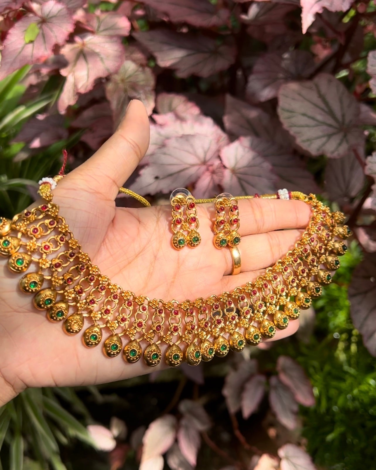 Beautiful kemp ruby green flower necklace