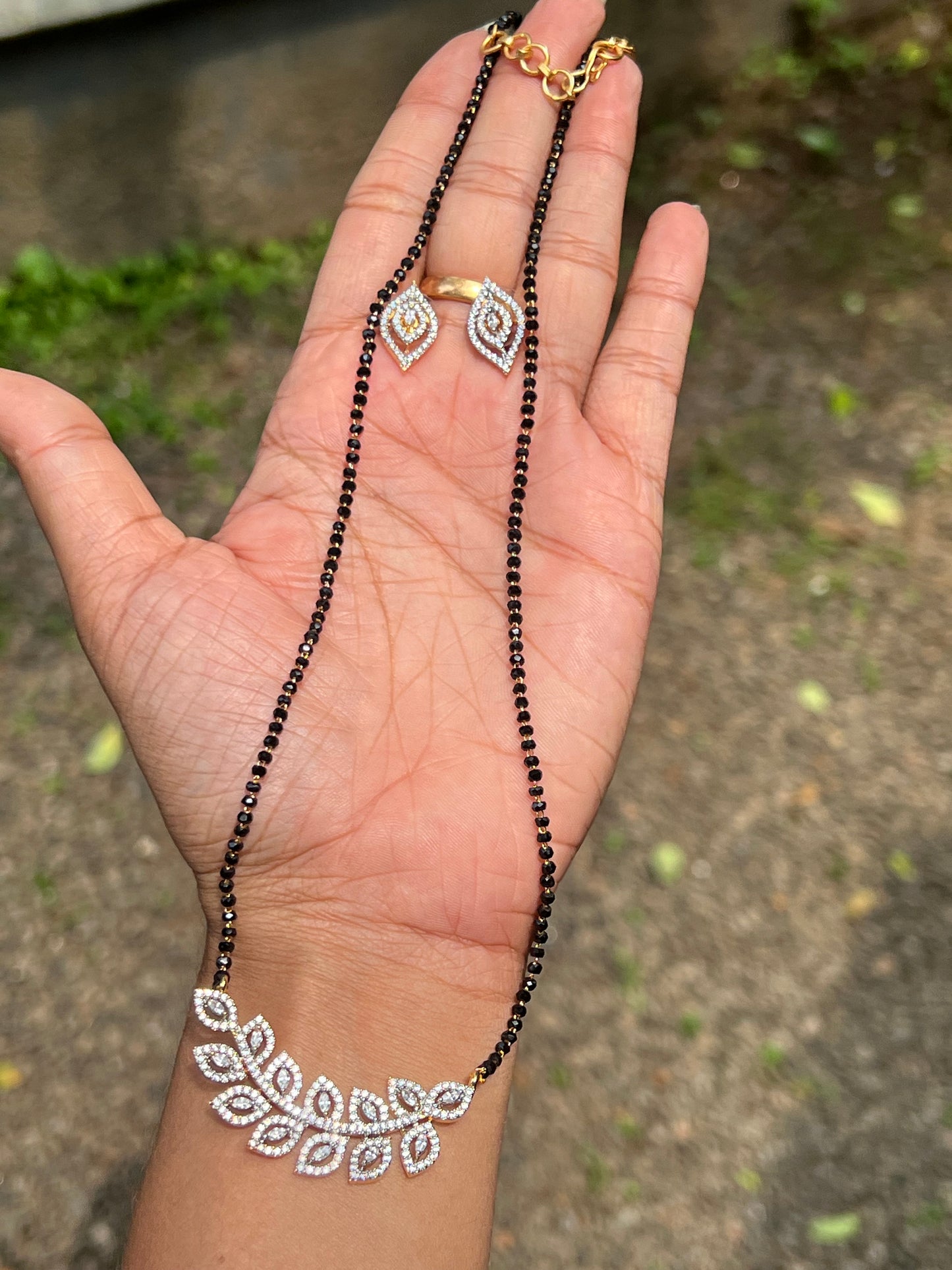 Daimond finish mangalsutra product code 1239