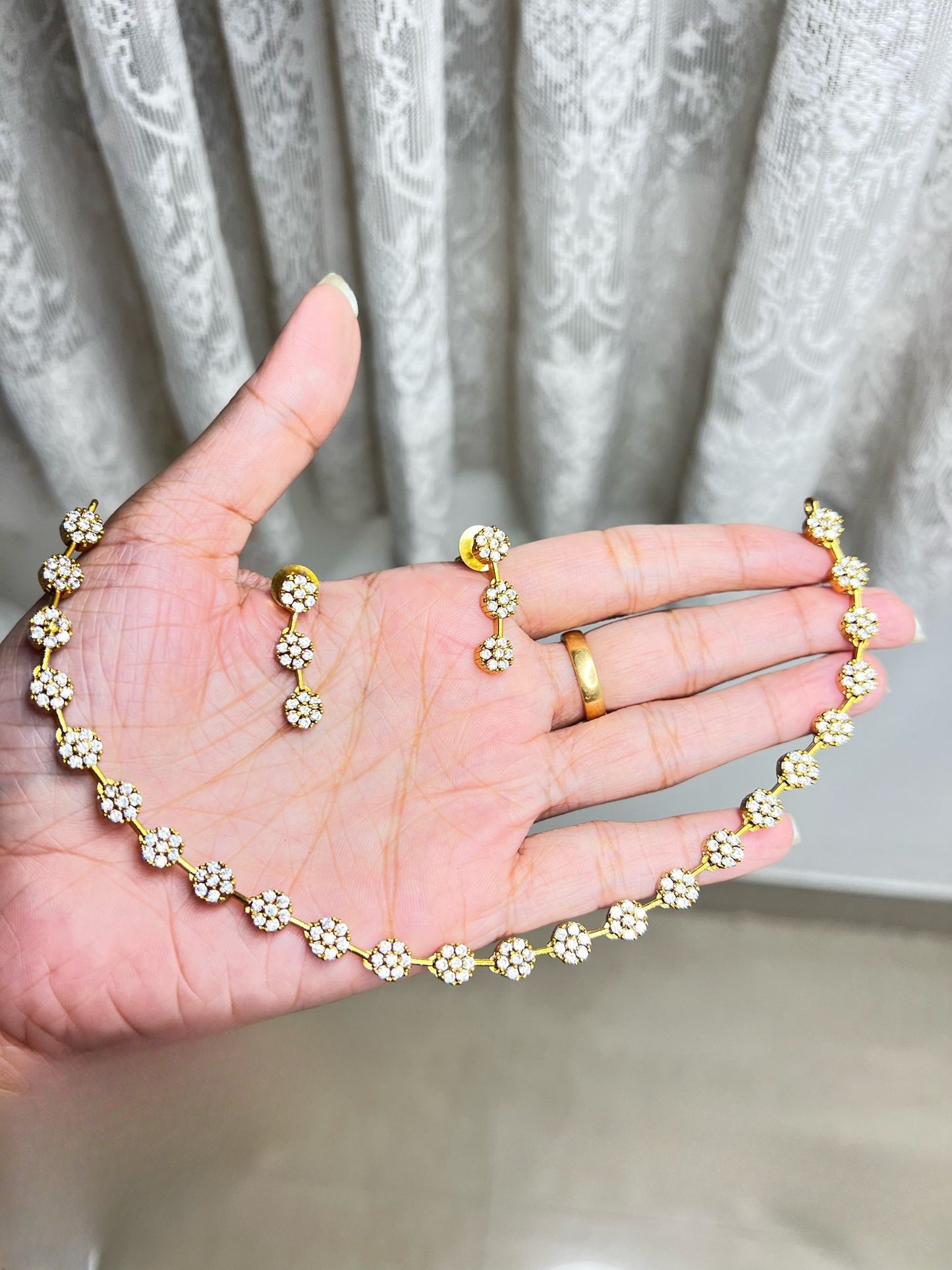 Simple ad floral necklace product code 1092