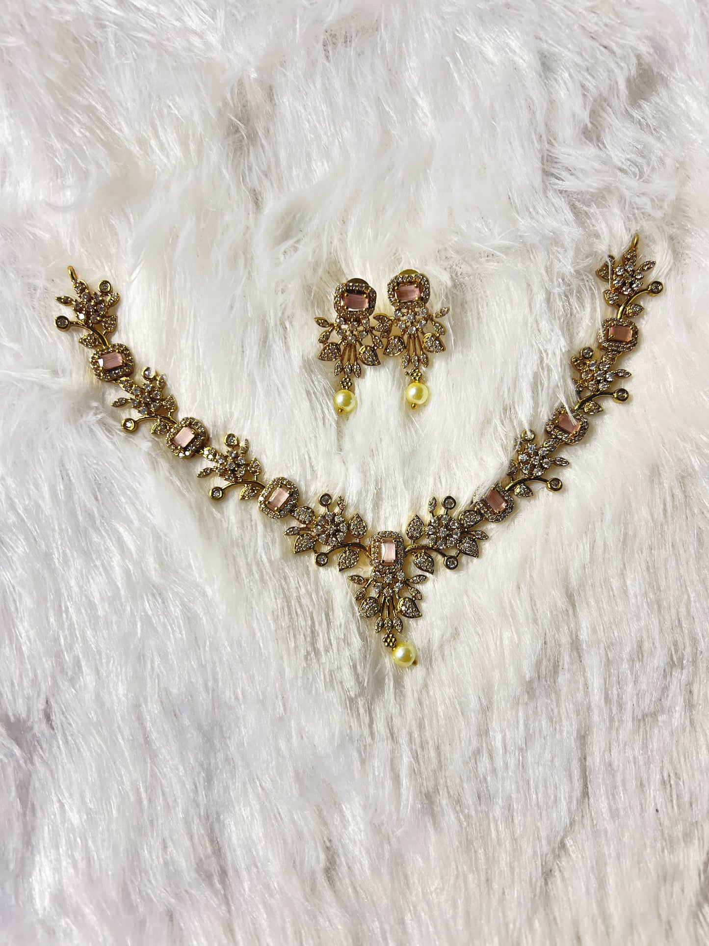 Trending ad floral pearl necklace product code 788