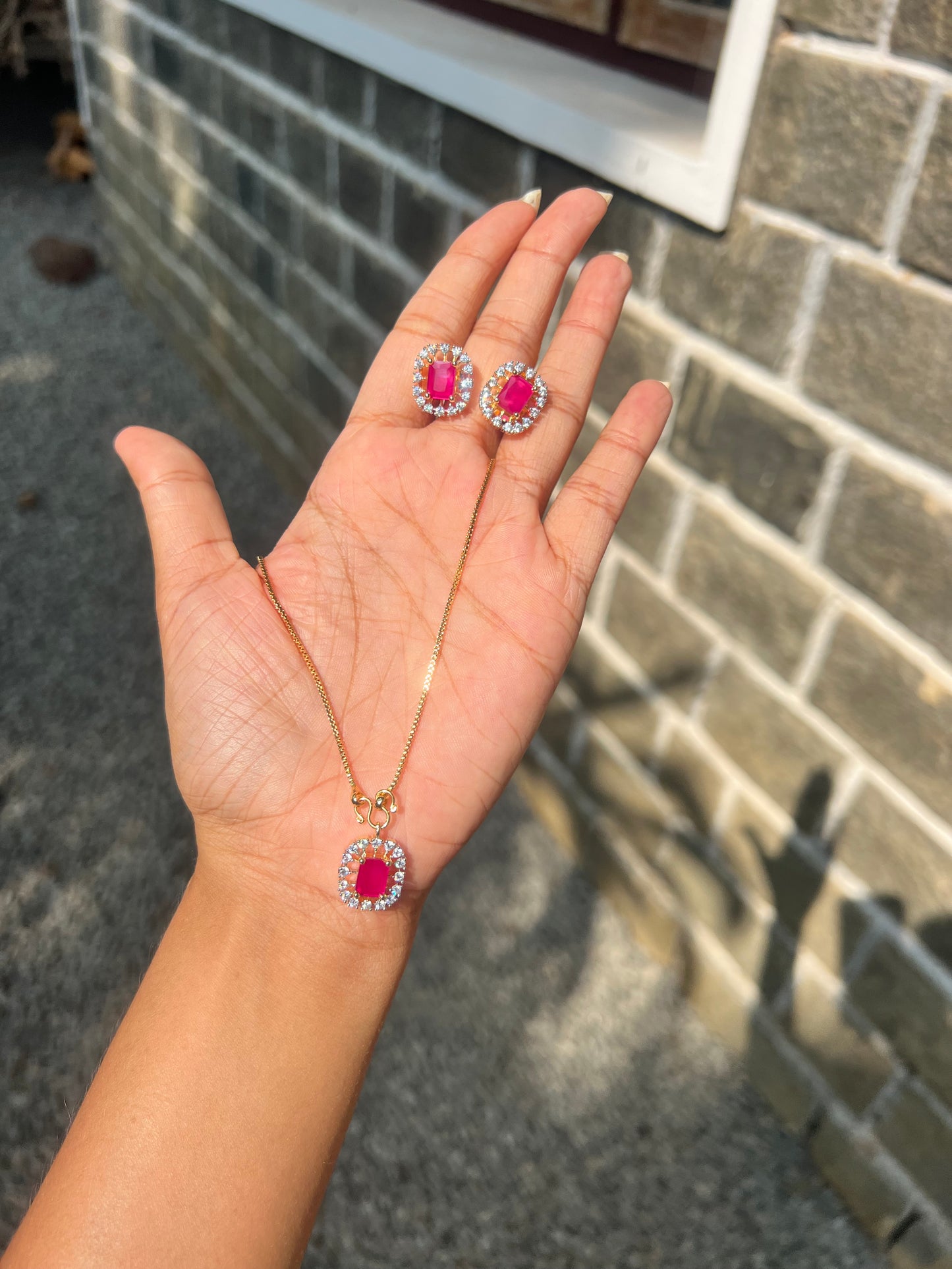 Premium diamond finishparty wear pendant chain set product code D126