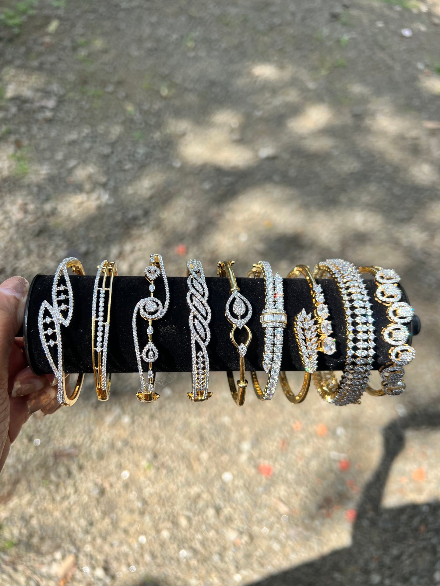 Premium quality daimond finish ad openable bracelet product code B96