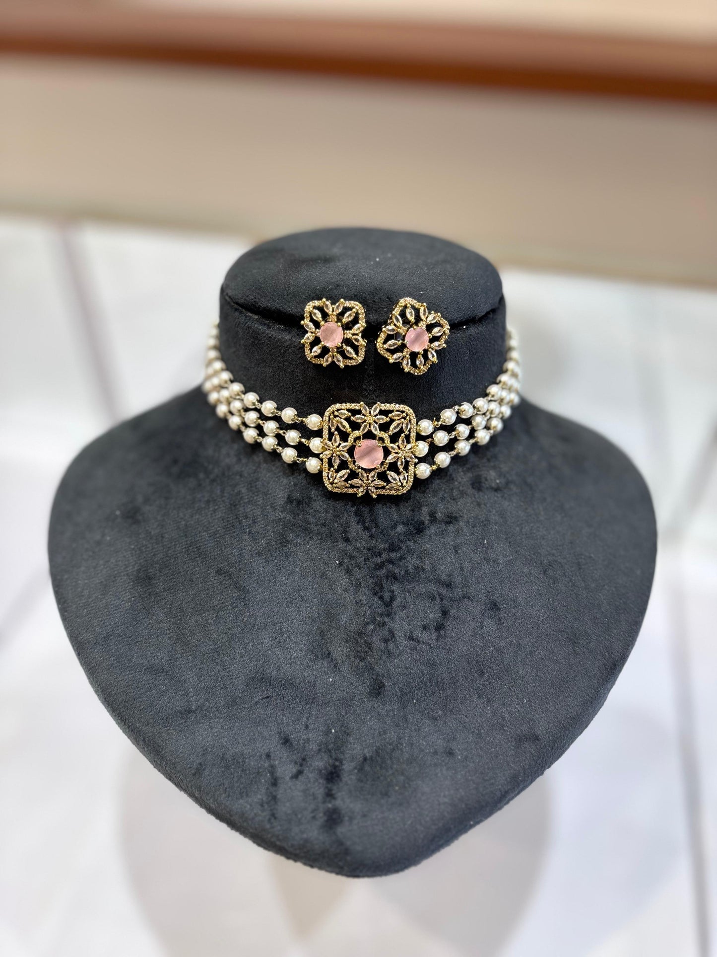 Premium quality ad Victorian 3layer pearl choker set product code N226