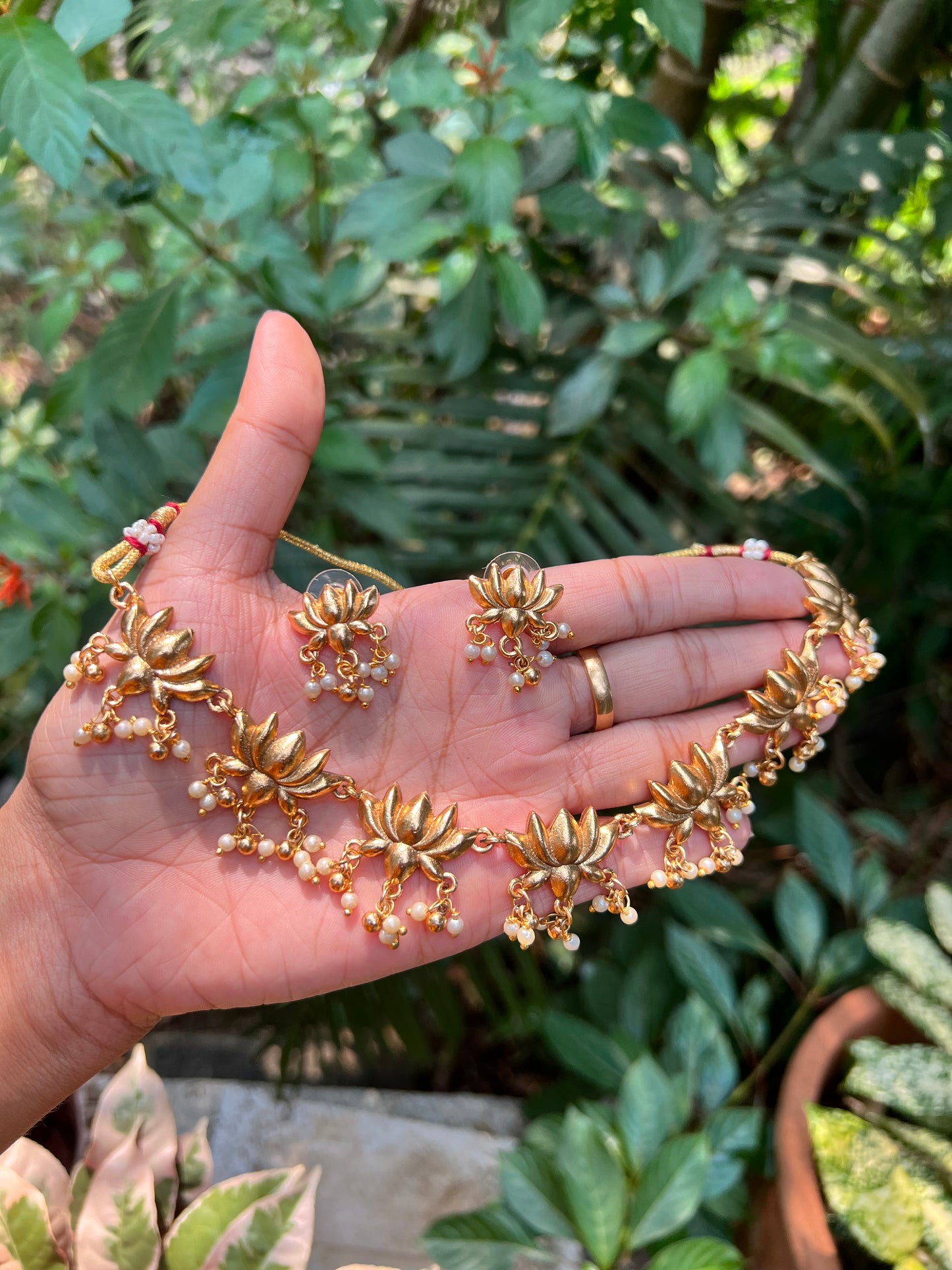 Trending lotus necklace product code 981