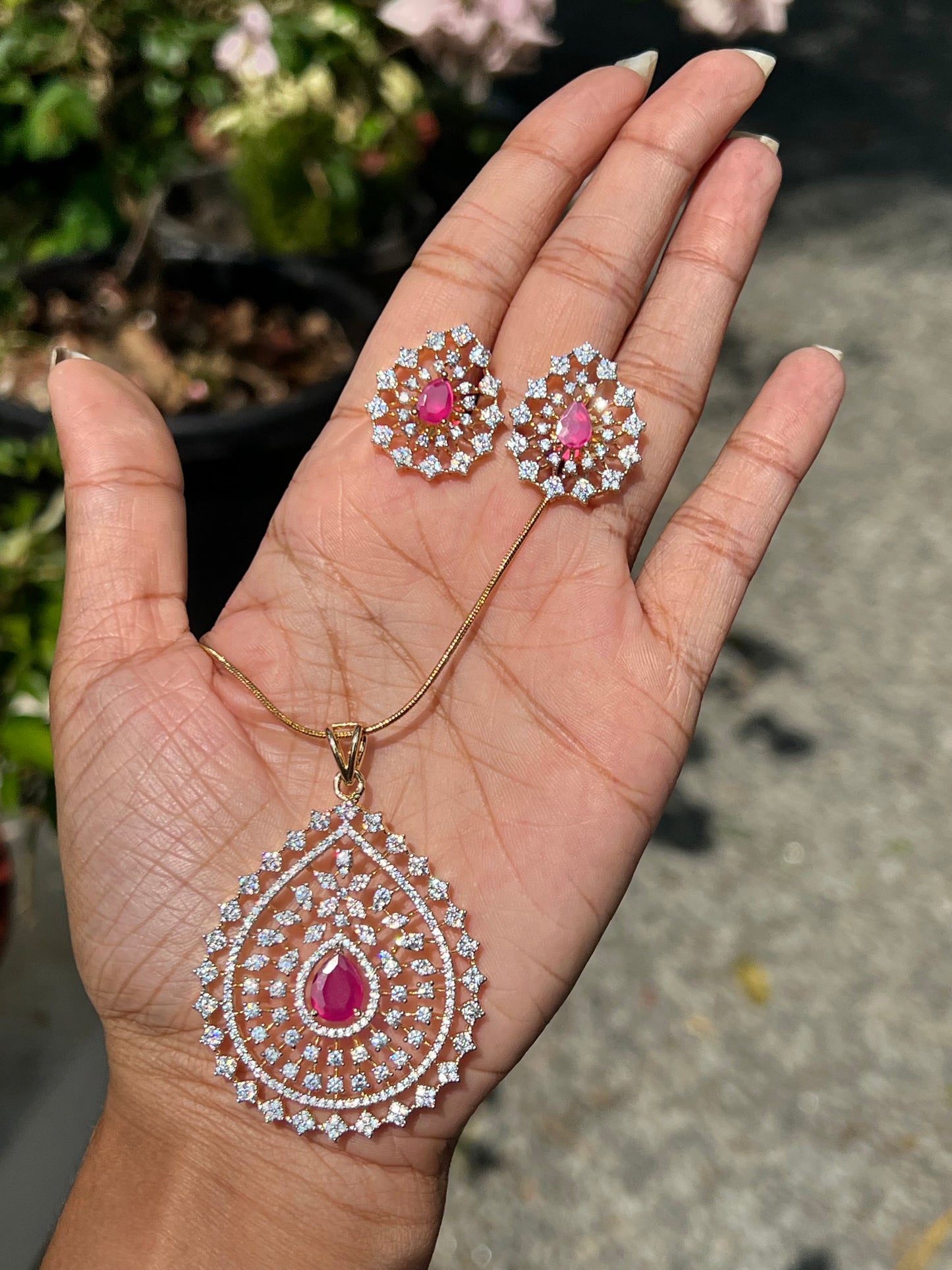 Premium diamond finish pendant chain set with studs product code D43