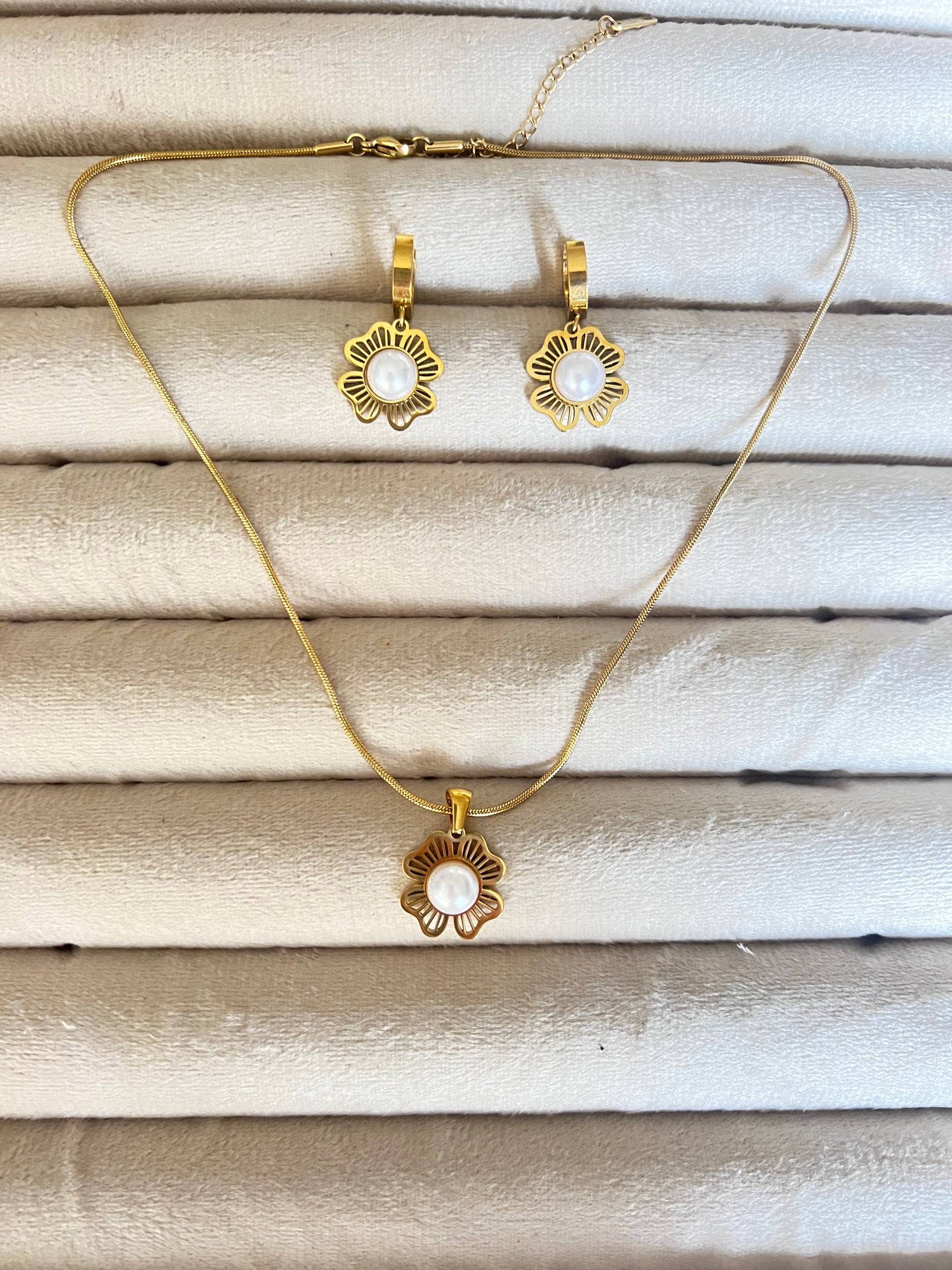 18k gold plated daily wear necklace