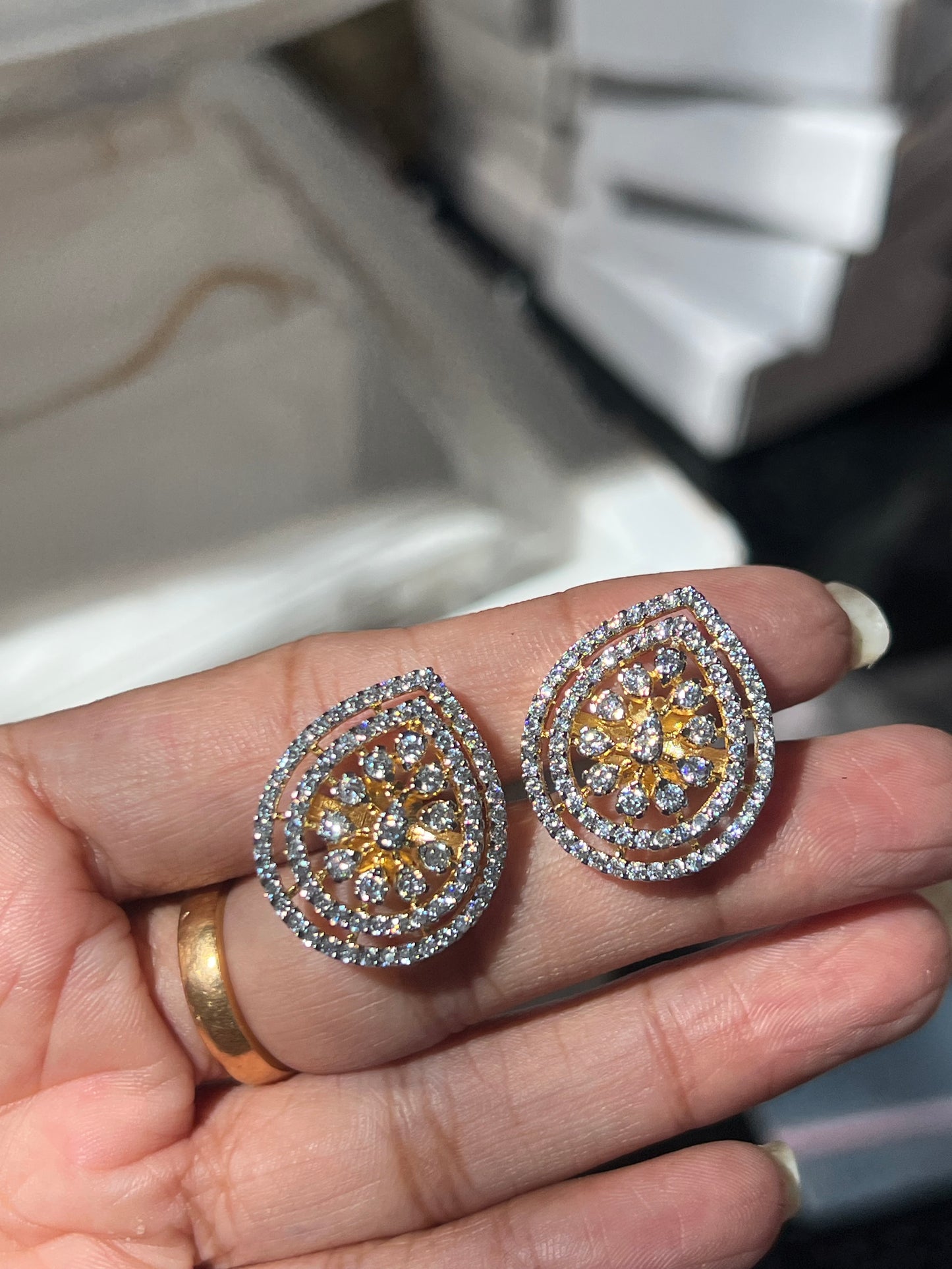 Premium daimond replica big stud product code E45
