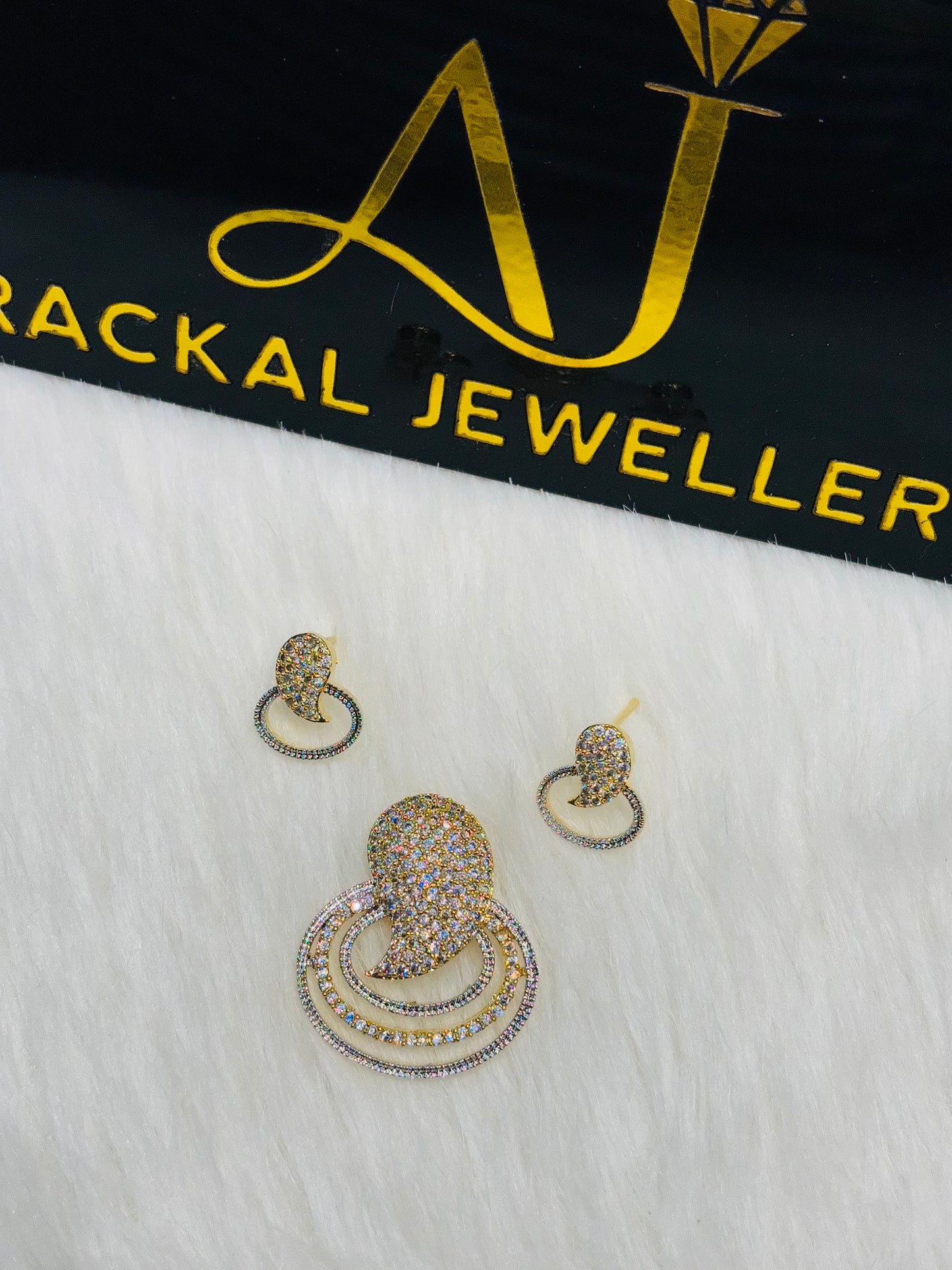 Premium quality micro gold plated daimond replica pendant set product code N255