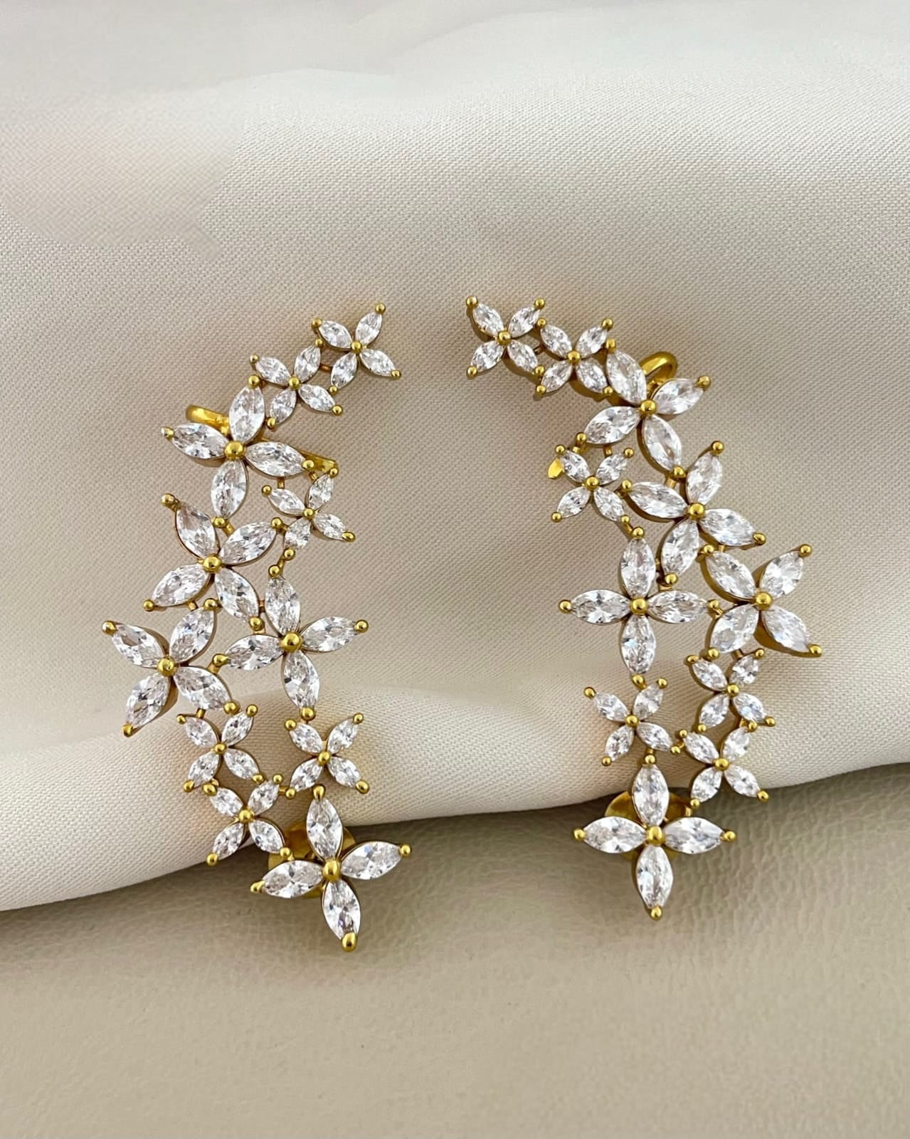 Premium ad antique gold earcuff product code E162