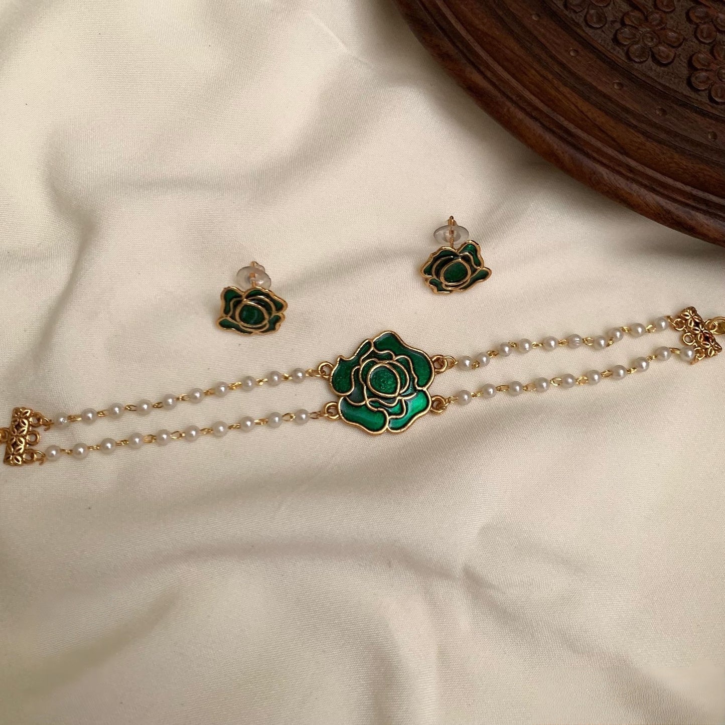 Trending 2layer floral pendant choker set product code 412