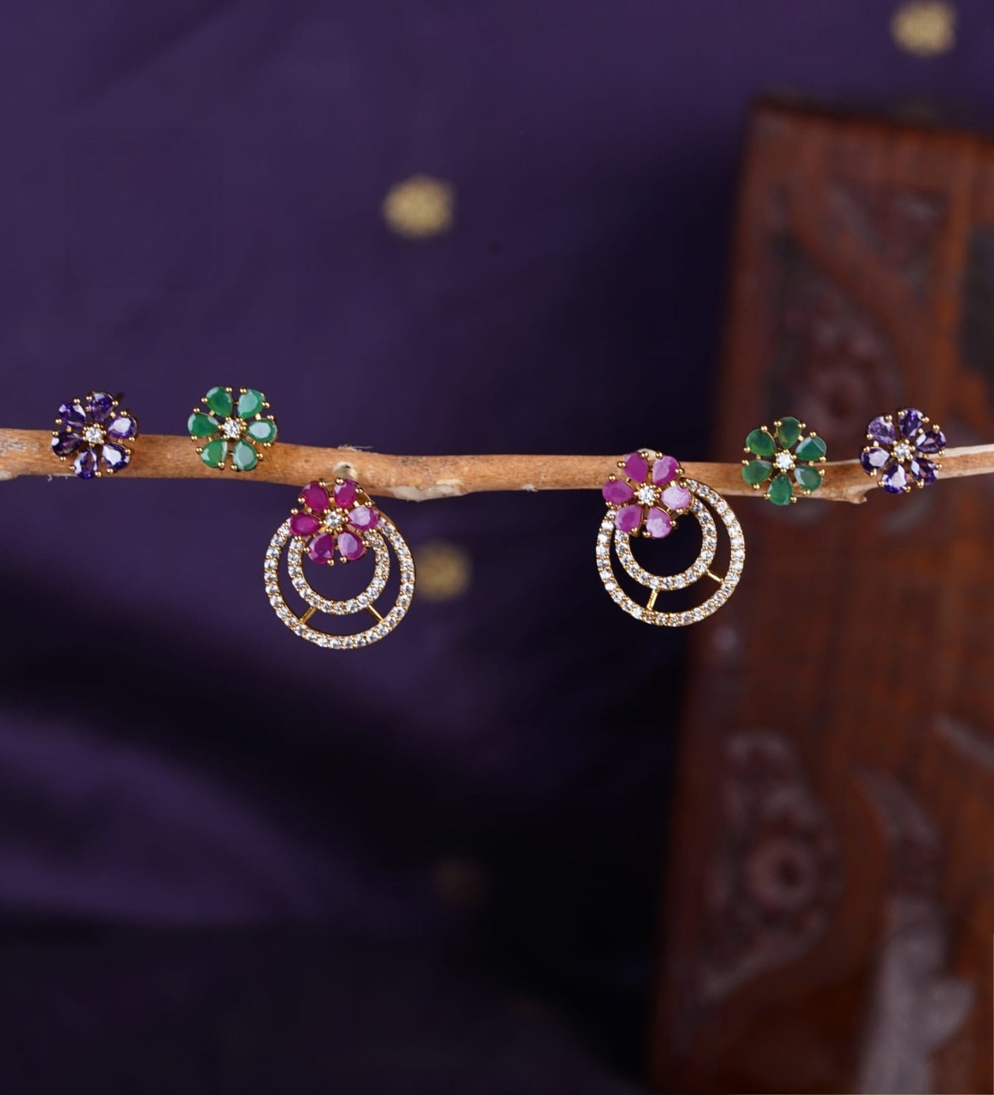 Premium antique gold stone change earings E200