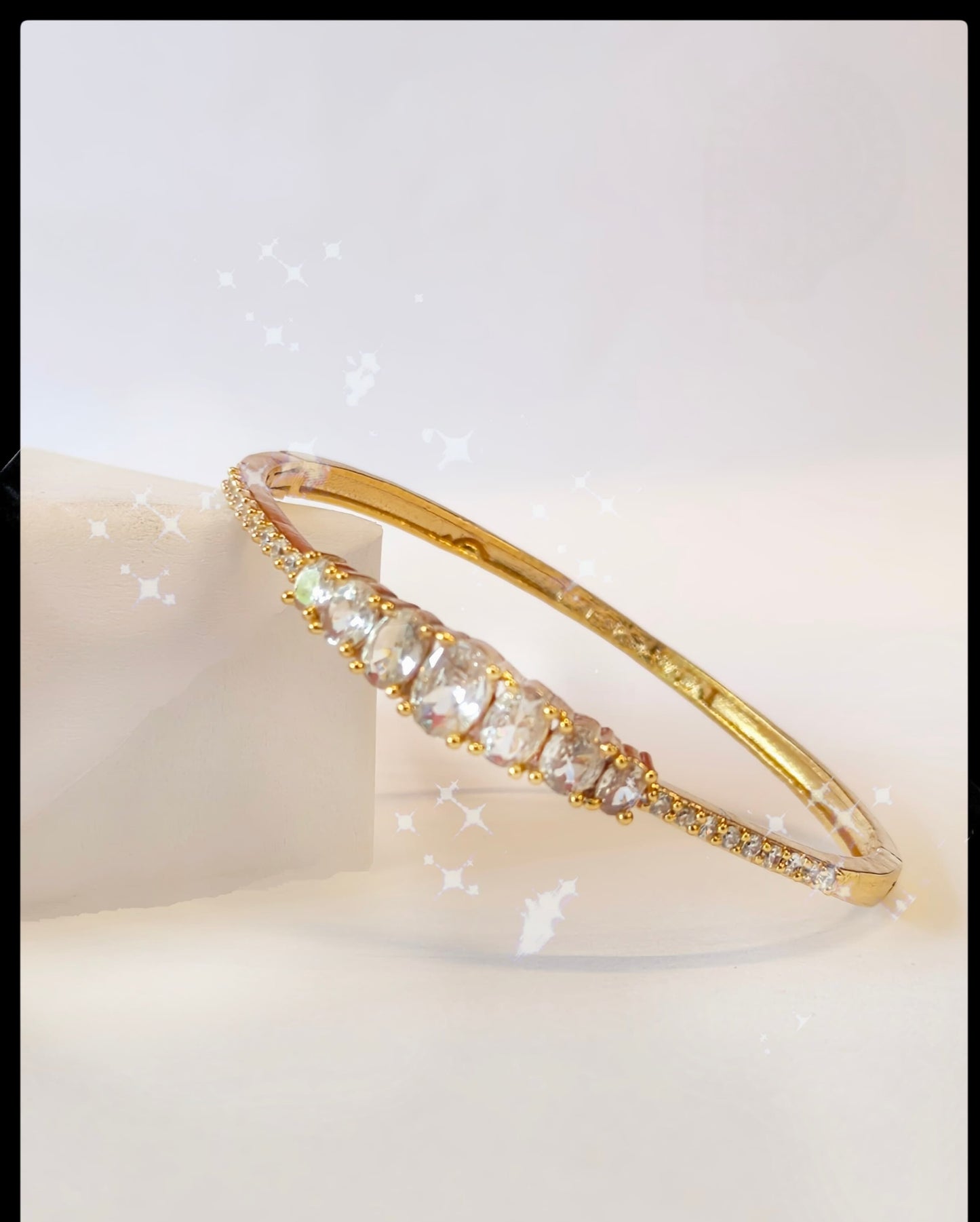 Gold plated beautiful openable stone bracelet product code B13