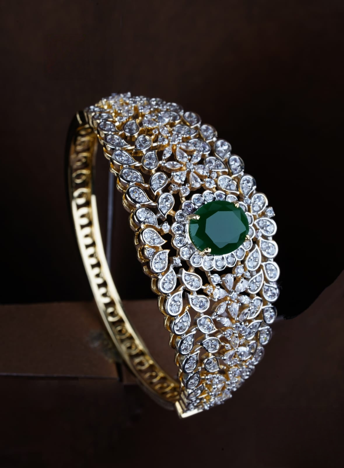Premium diamond finish statement openable bracelet product code B185