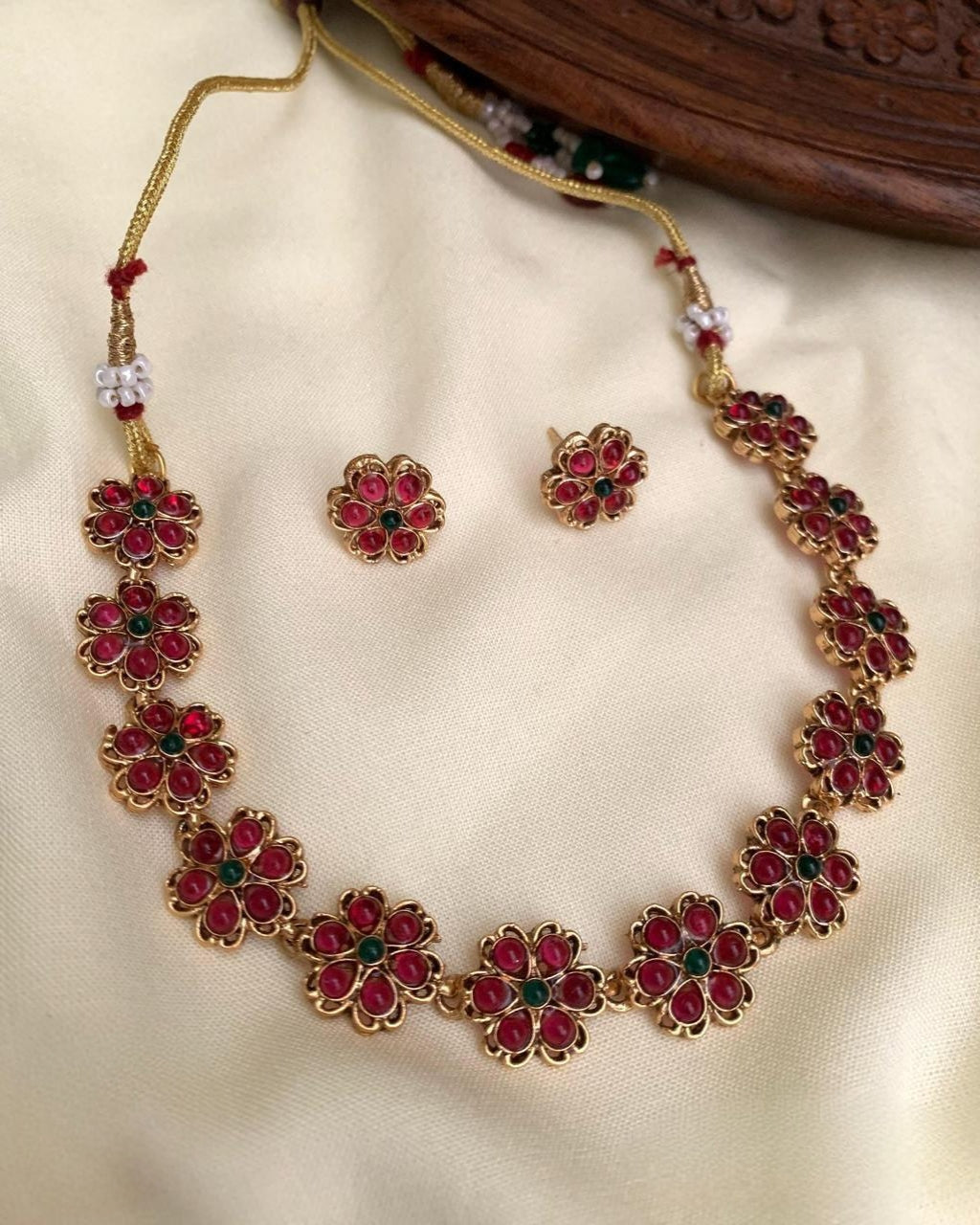 Premium matt finish flower necklace product code N347