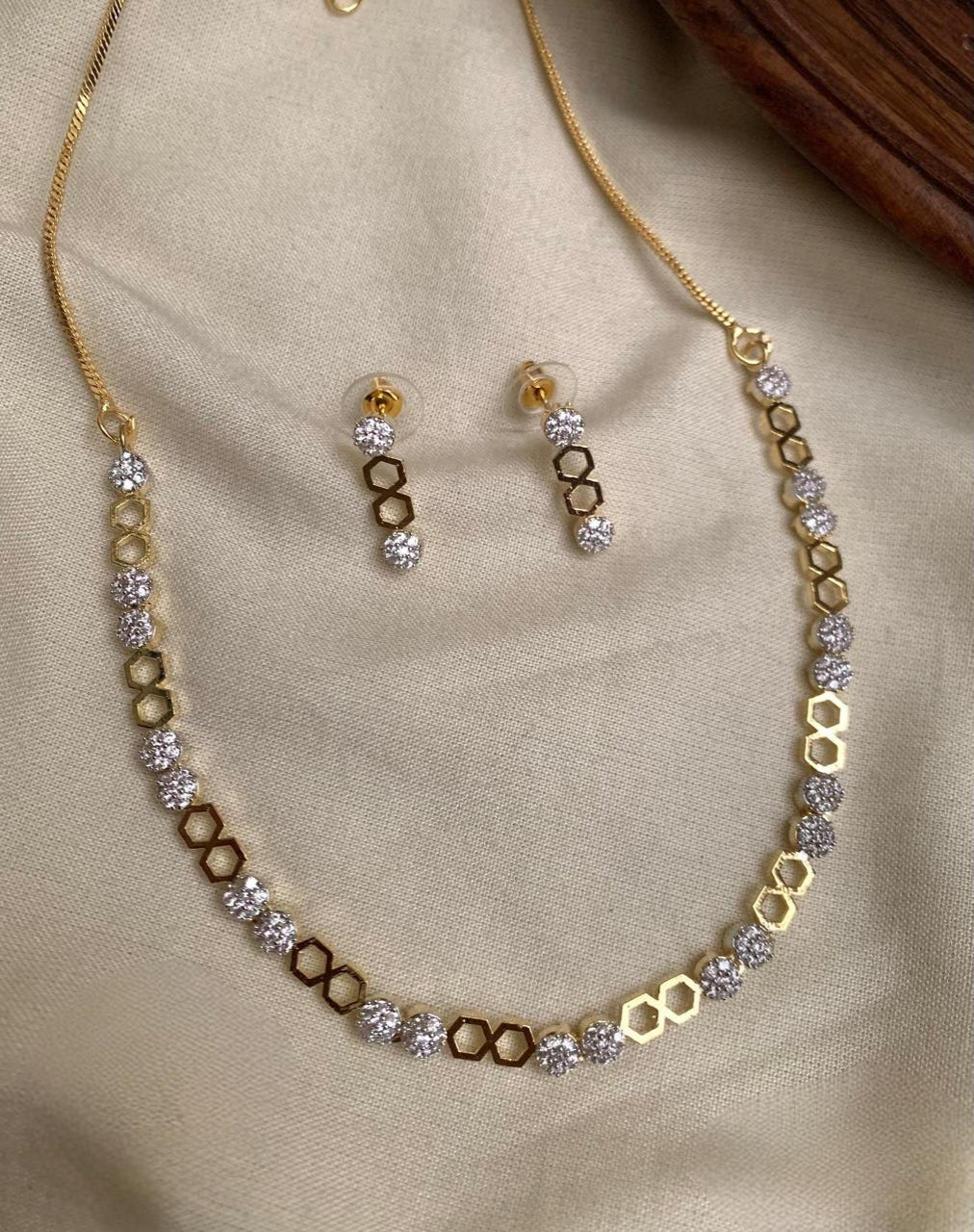 Premium daimond finish ad necklace product code N351