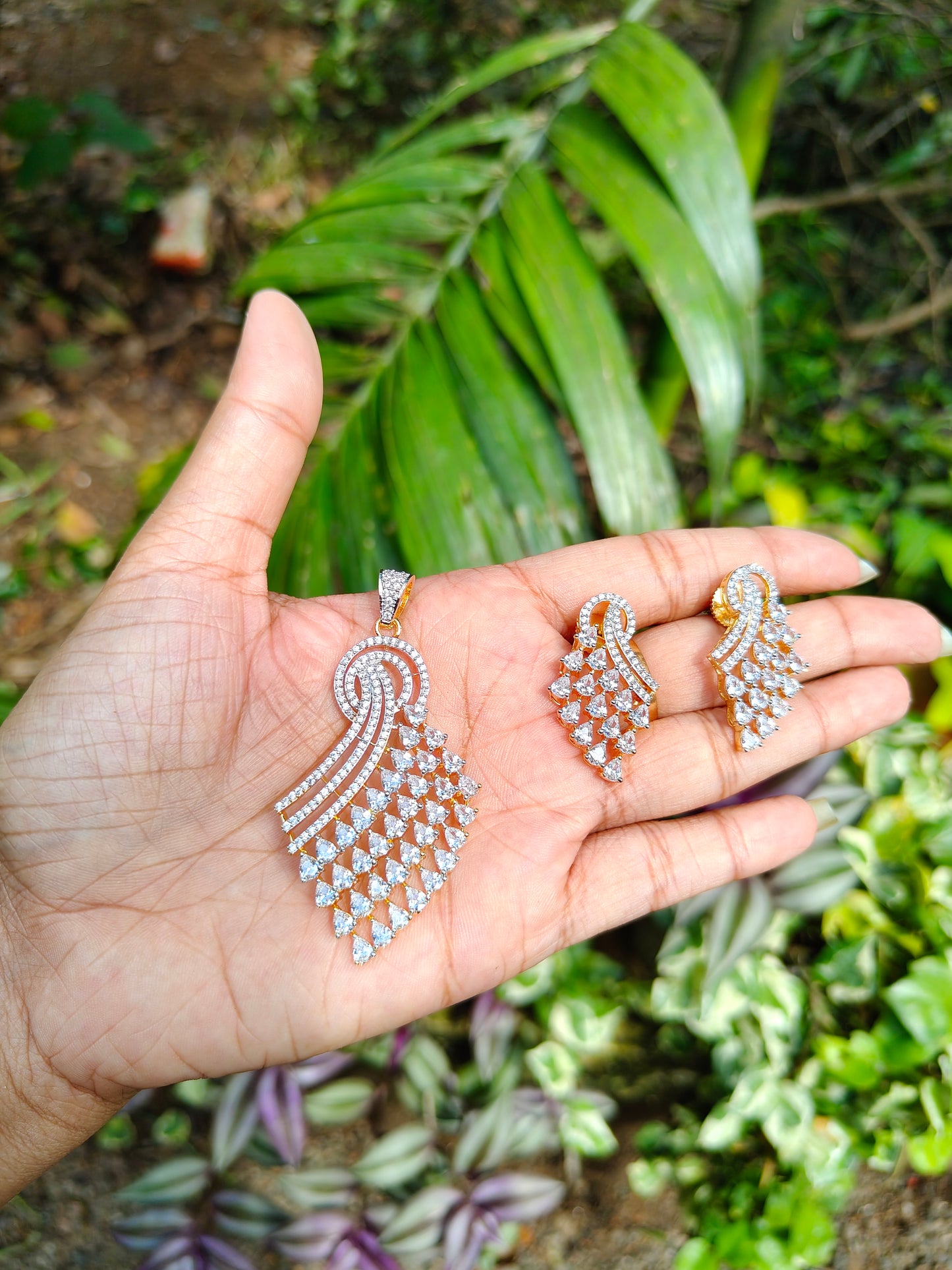 Premium daimond finish pendant set product code D09