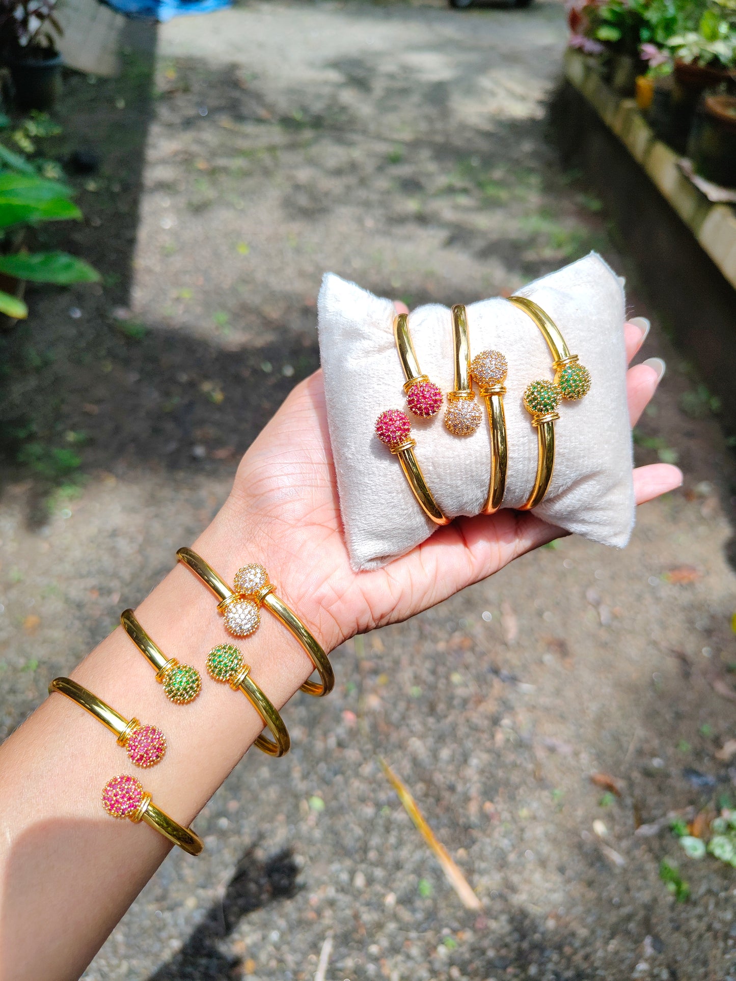 Premium gold plated openable bracelet product code B15