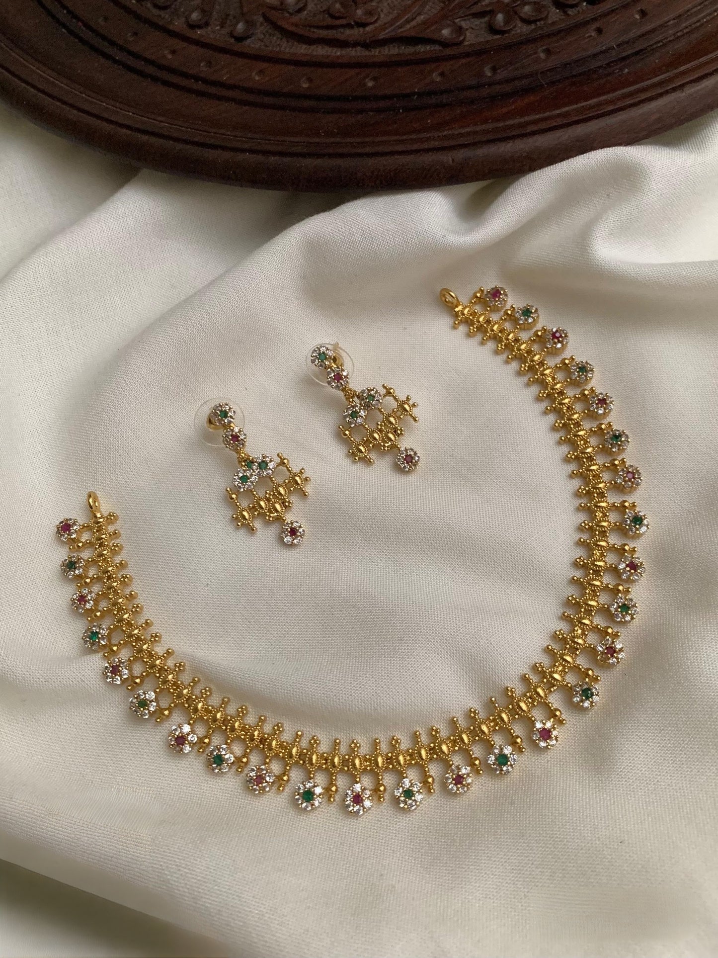 Premium ad traditional gold plated floral necklace set