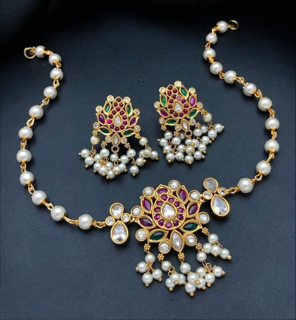Premium trending pearl one Lotus necklace product code N115