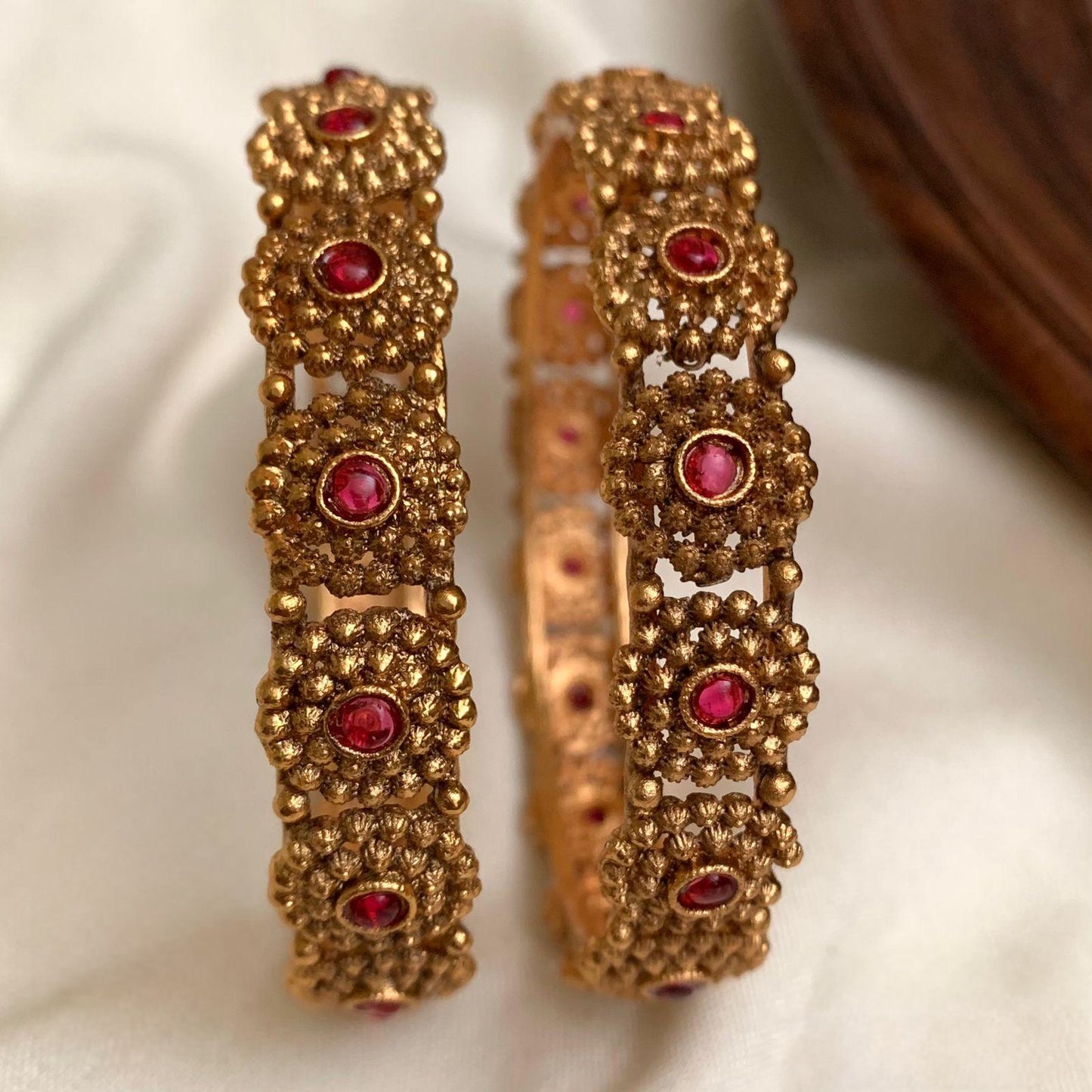 Premium antique gold floral ruby stone bangle product(2.6size) code B122