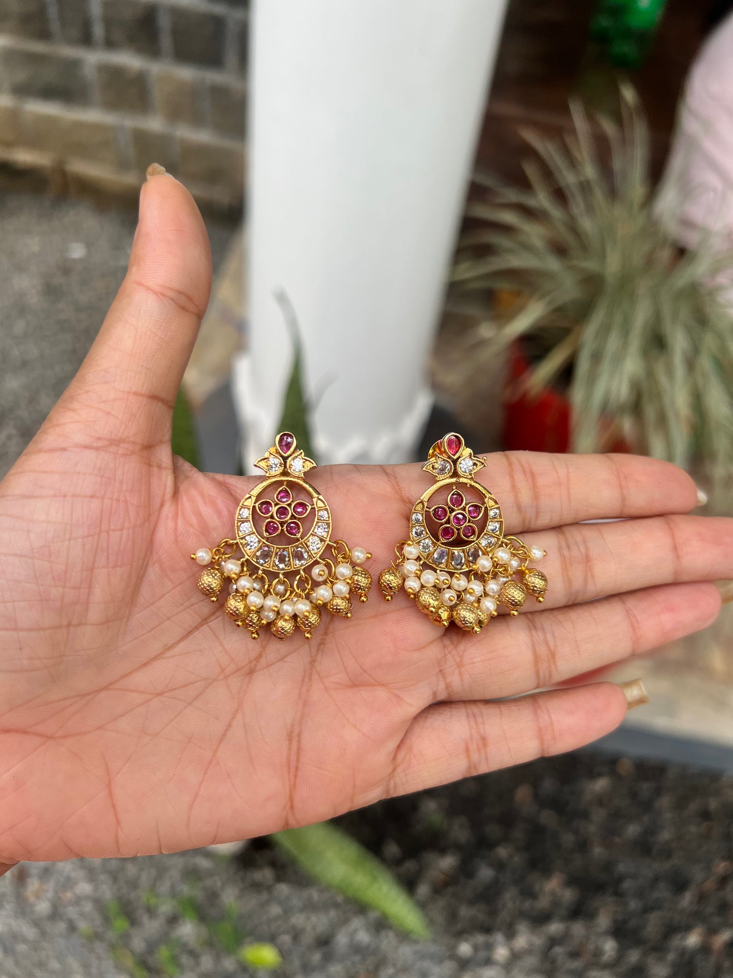 Premium antique gold ad earings product code E100