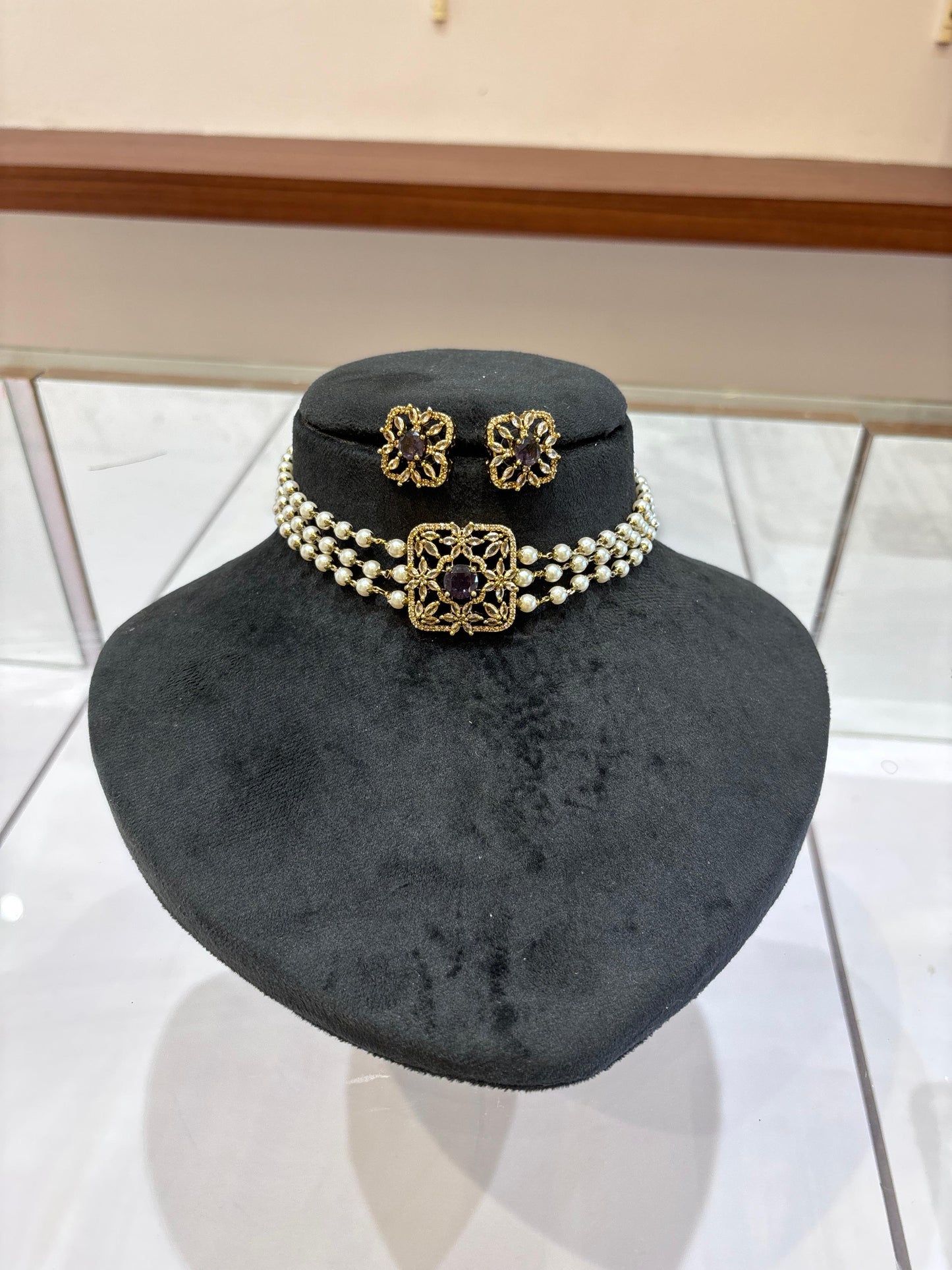 Premium quality ad Victorian 3layer pearl choker set product code N226