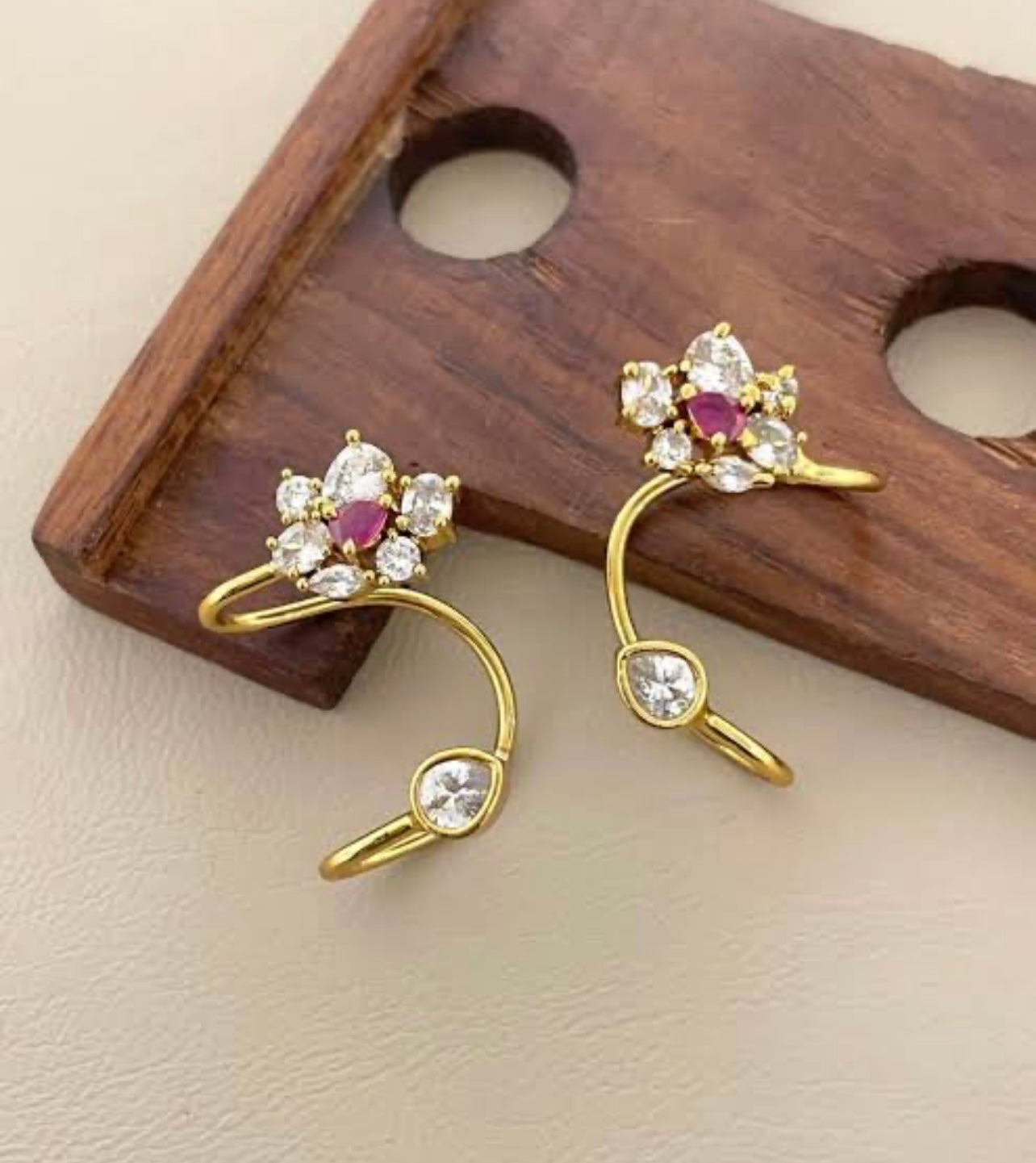 Premium trending spiral design earcuff product E172