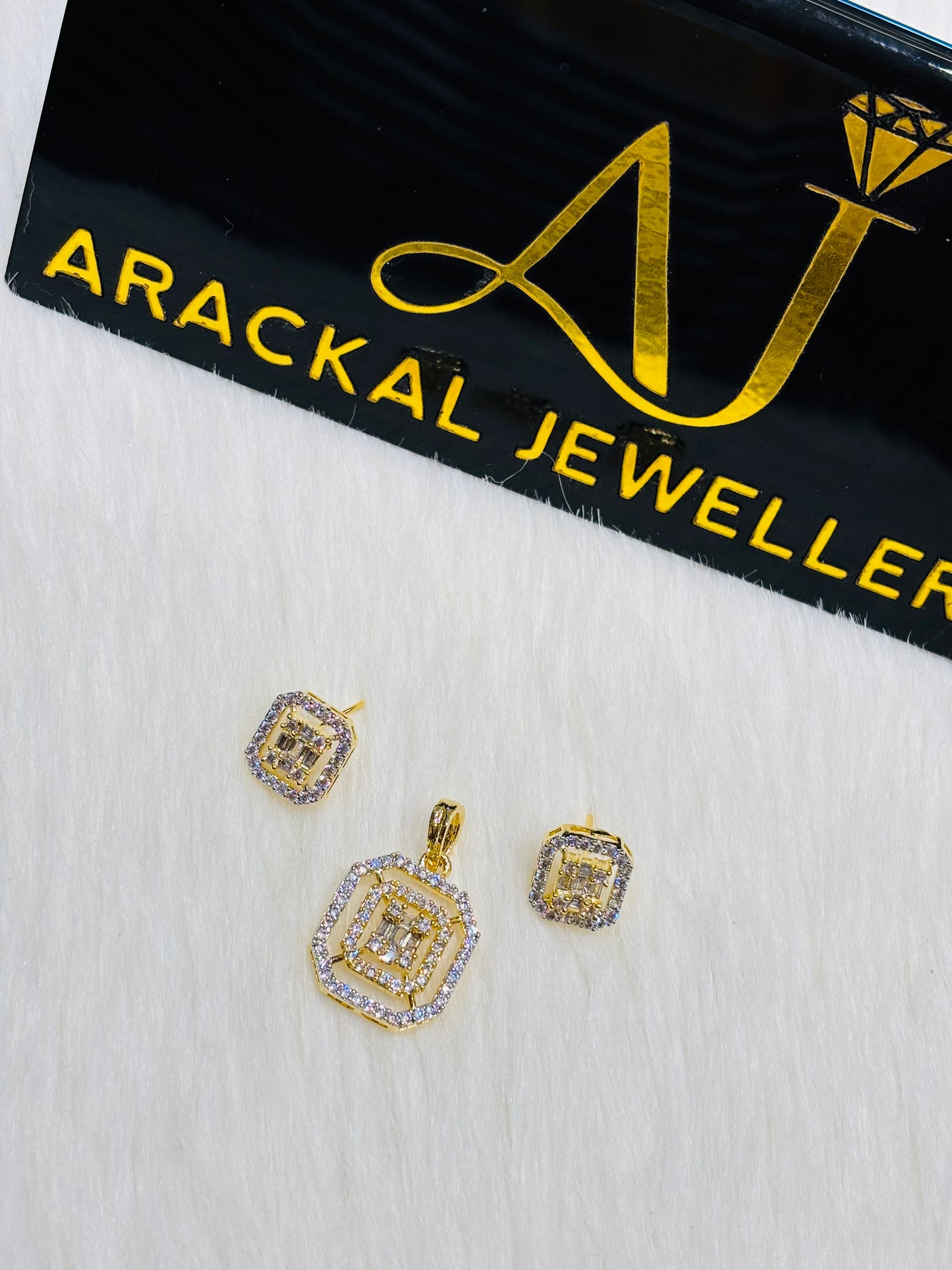 Premium quality micro gold plated daimond replica pendant set product code N255