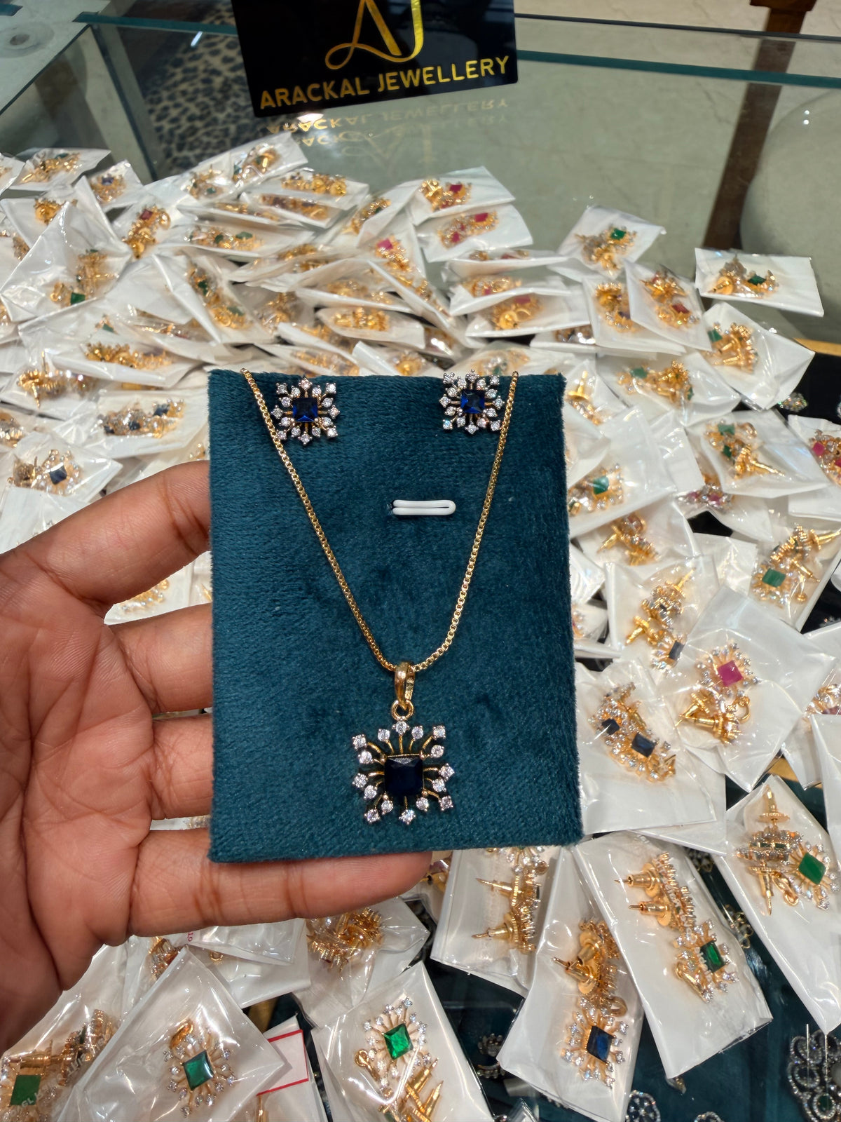 Premium party wear diamond finish pendant set product code D432