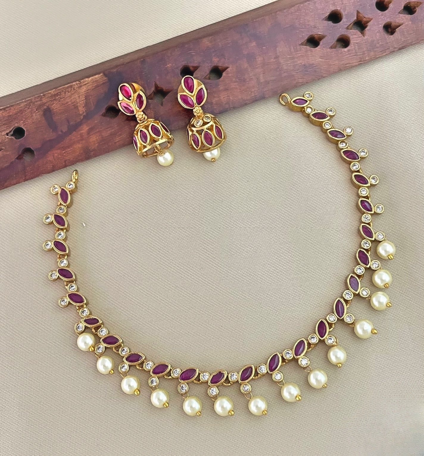 Premium kemp stone pearl hanging necklace product code 838