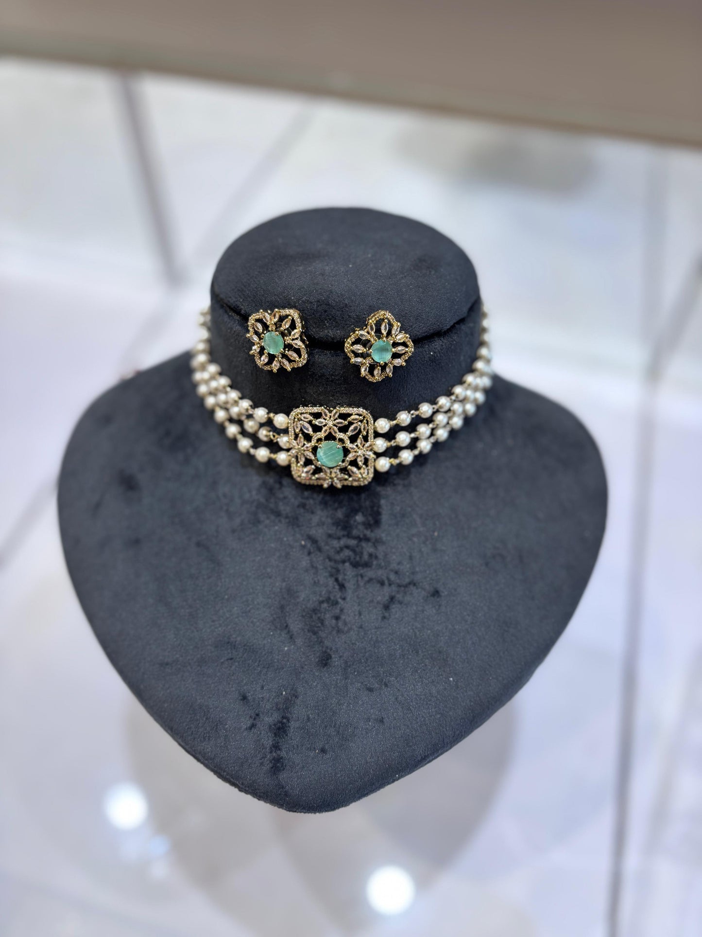 Premium quality ad Victorian 3layer pearl choker set product code N226