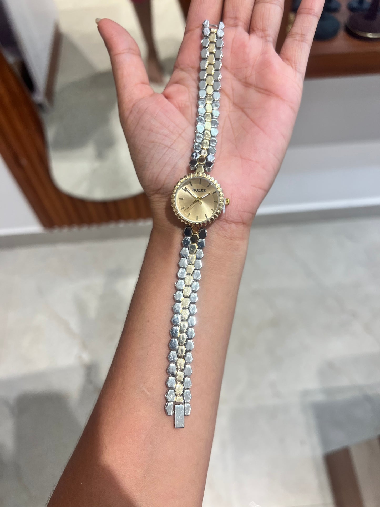 Premium quality all branded like  Rolex ,Gucci replica watches product code W25