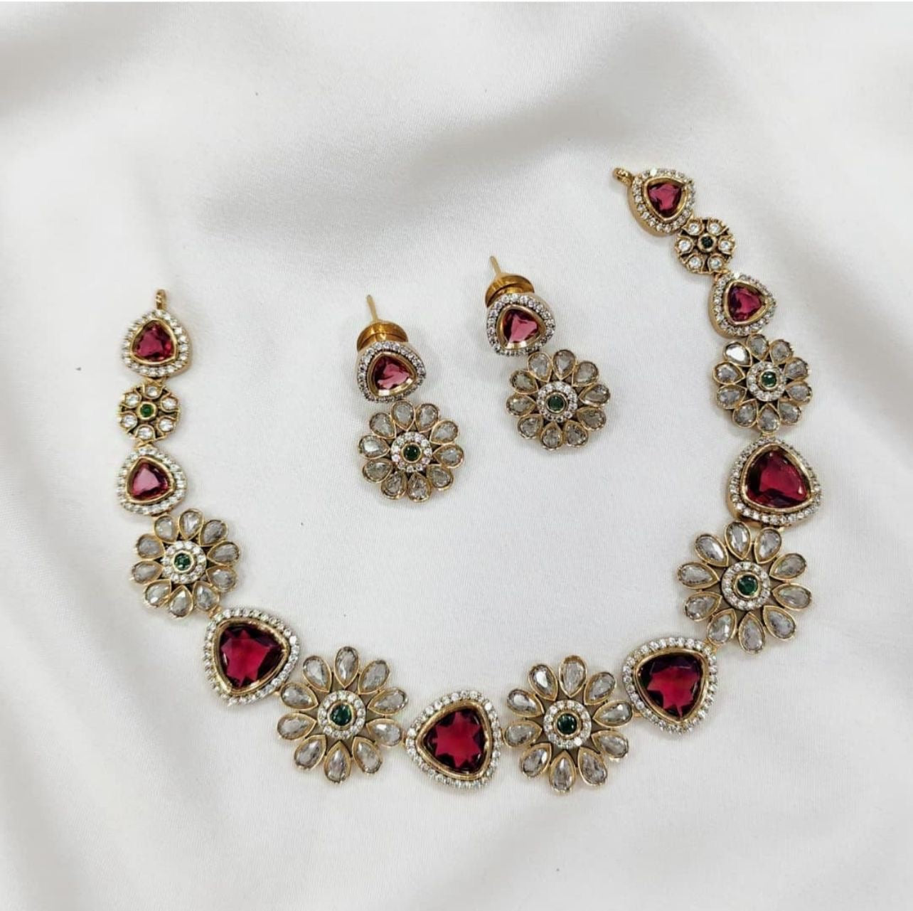 Premium trending flower necklace product code N03