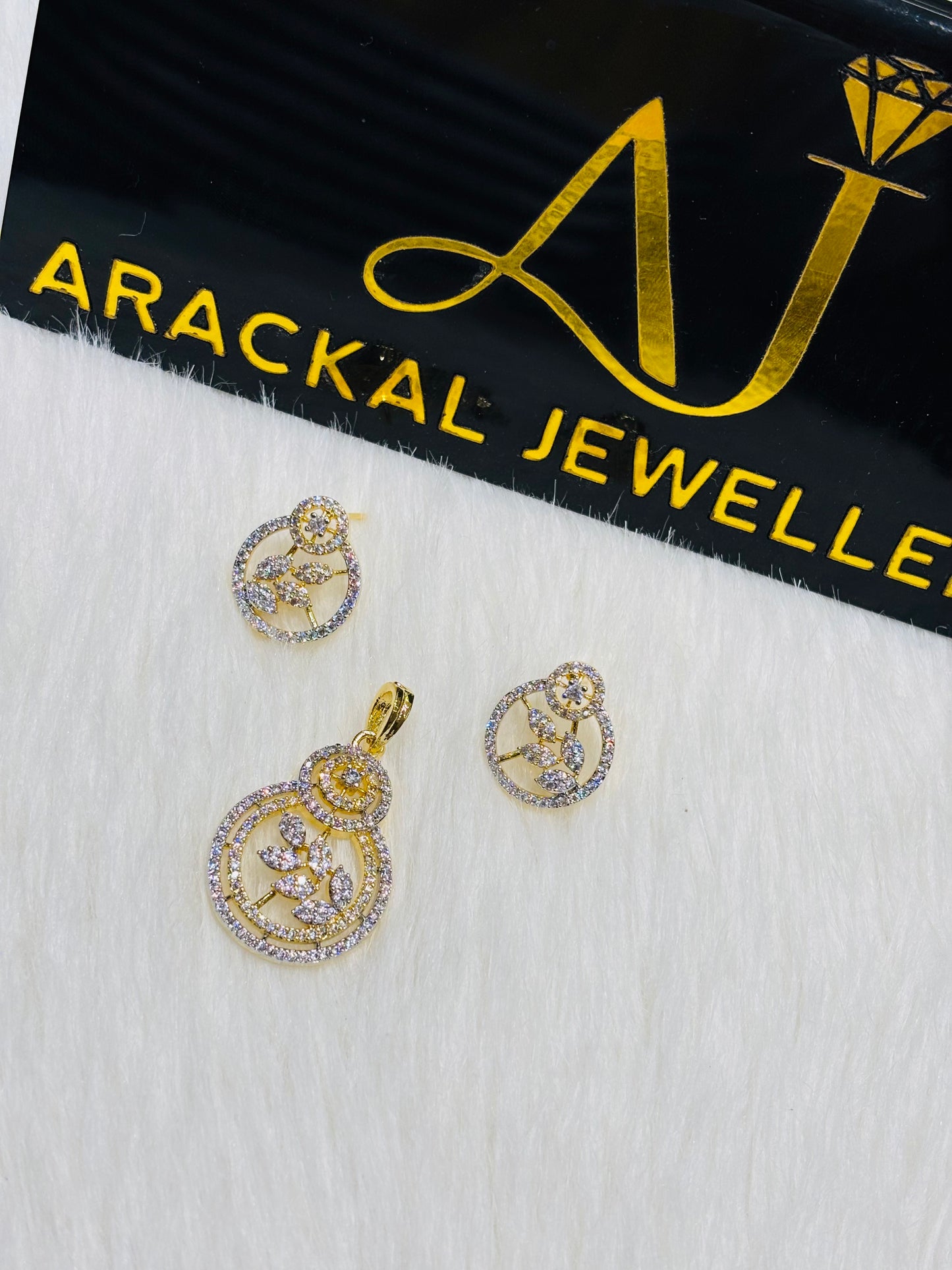 Premium quality micro gold plated daimond replica pendant set product code N255