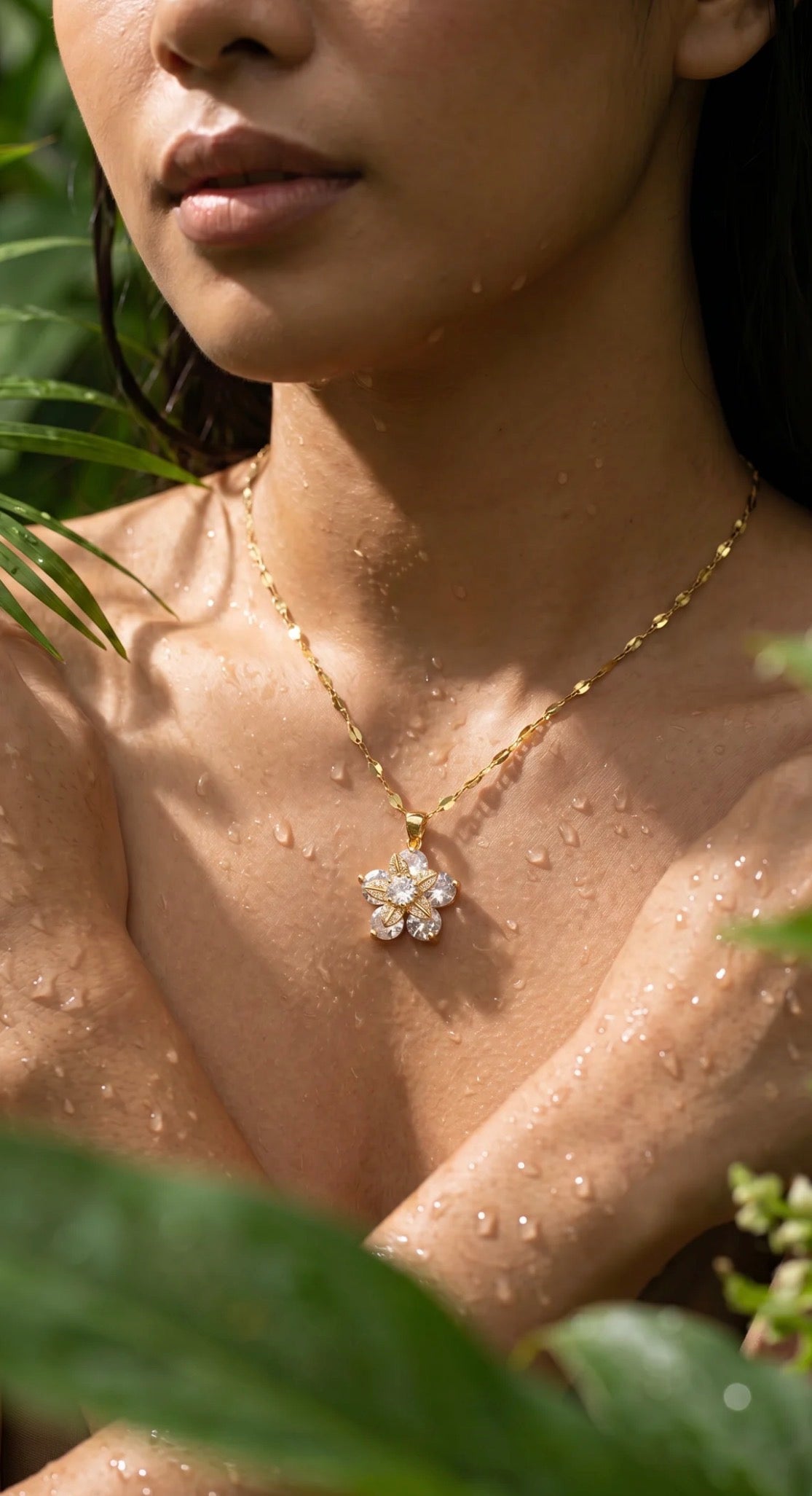 Premium 18k hold plated anti tarnish hibiscus spinning necklace product code AT42