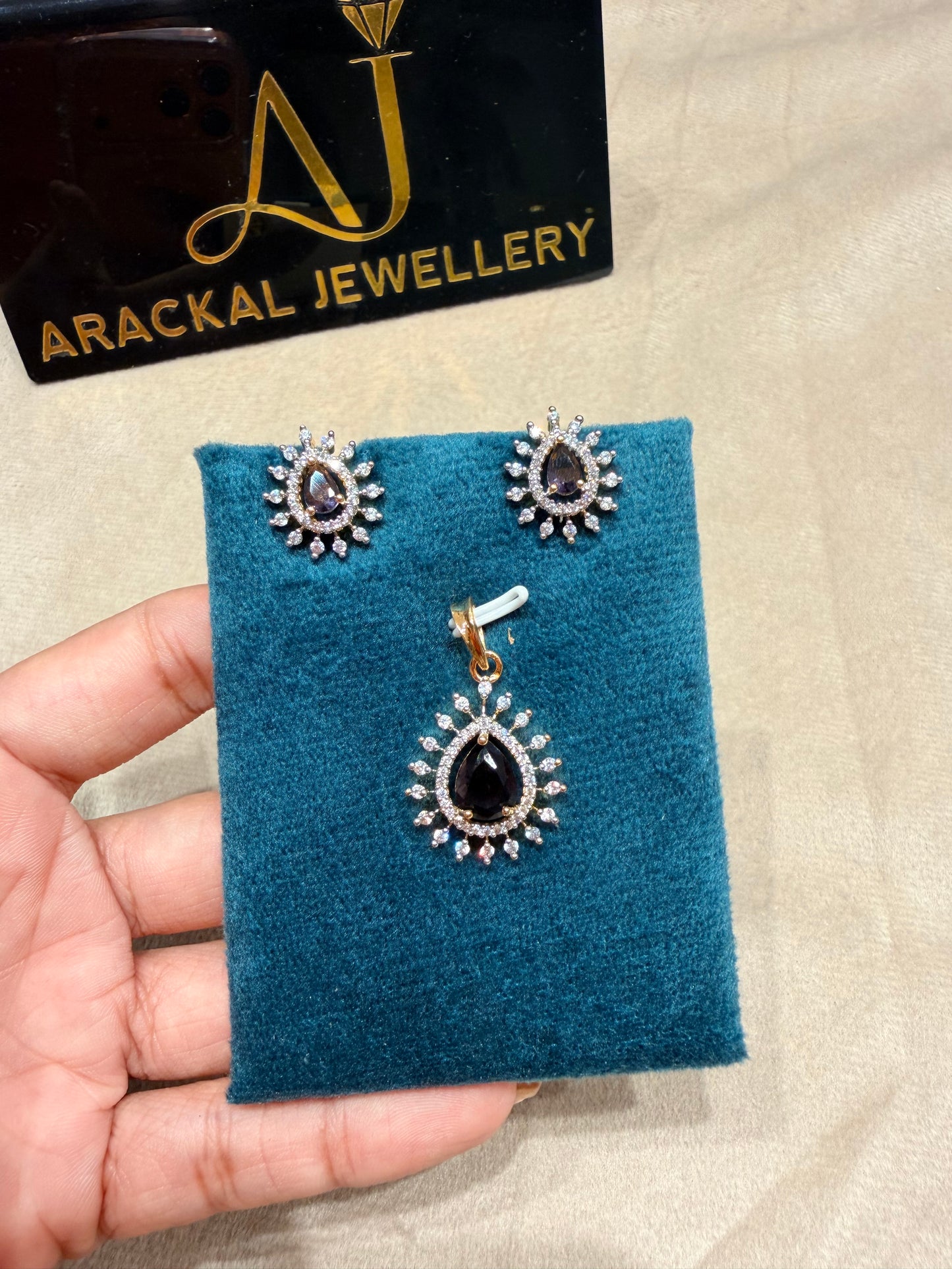 Premium diamond finish pendant with stud product code D392