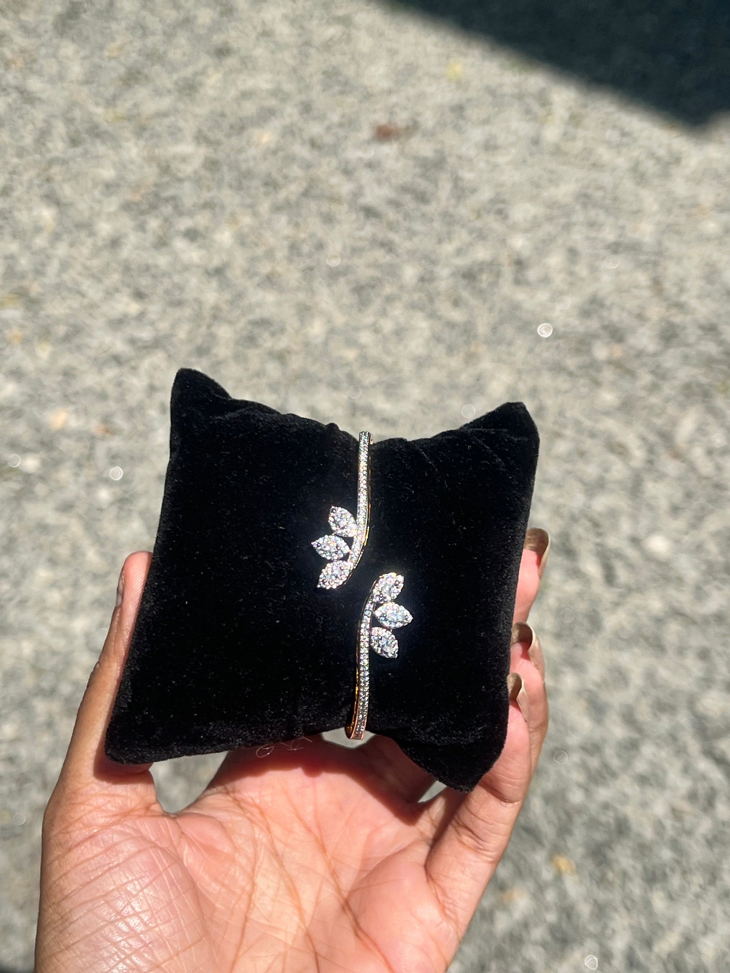 Premium diamond finish openable bracelet product code B103