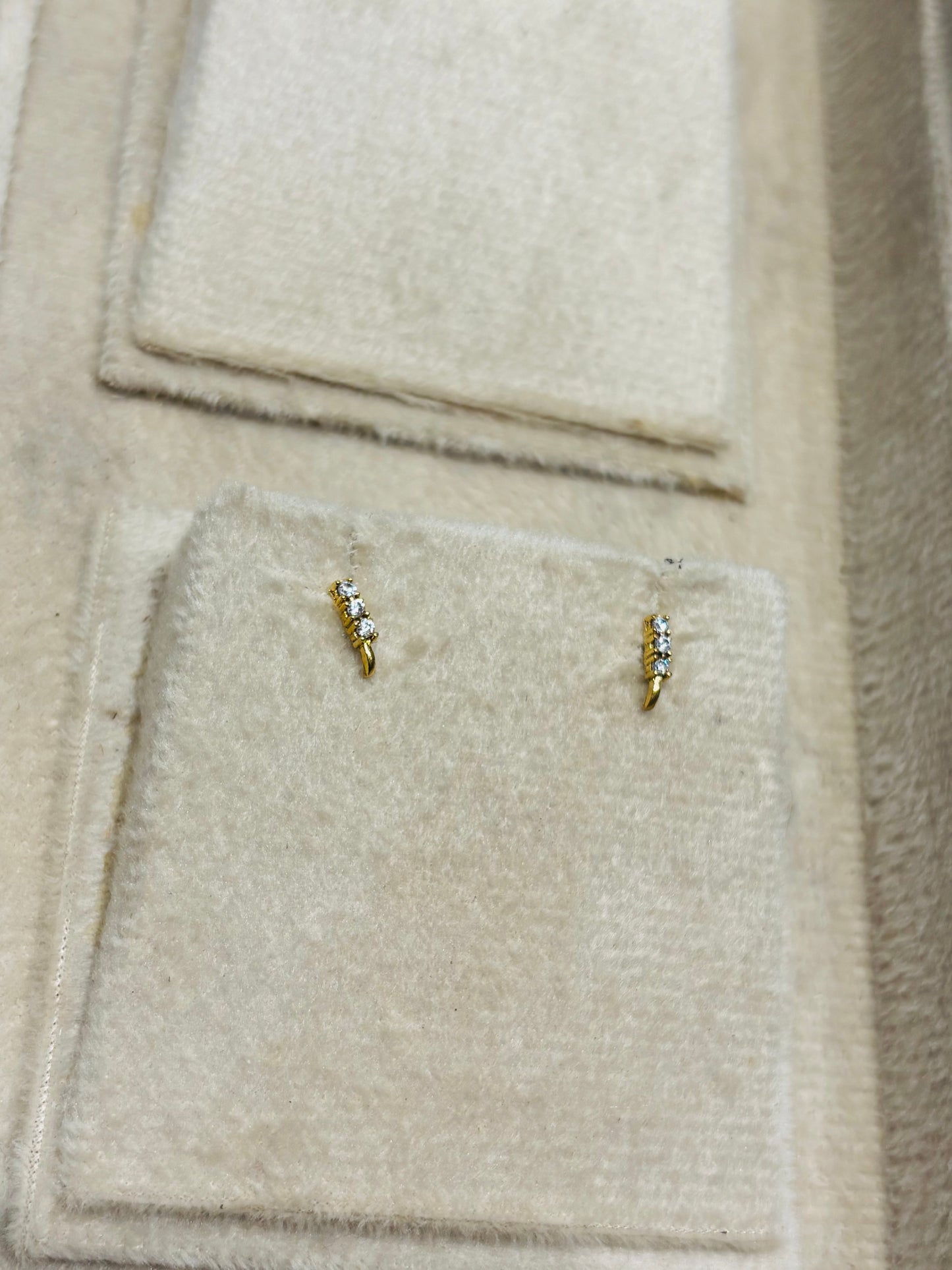 Premium gold plated daily wear screw back ad second stud /nosepins product code E65