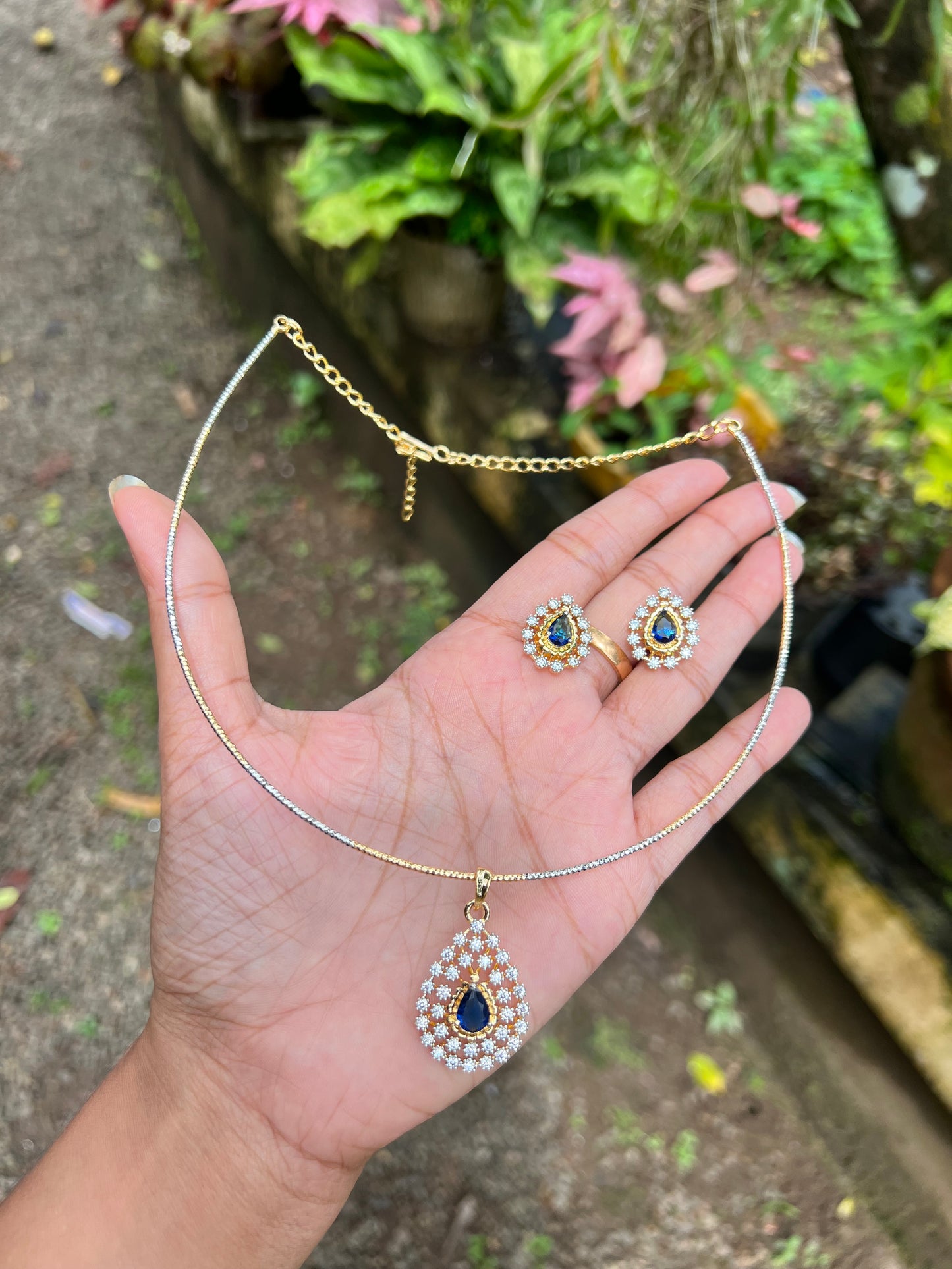 Premium diamond finish pendant set with double tone gold plated designer chain product code N112