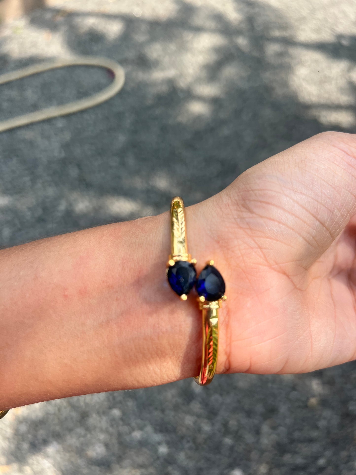 Gold plated openable twisted bangle product code B73